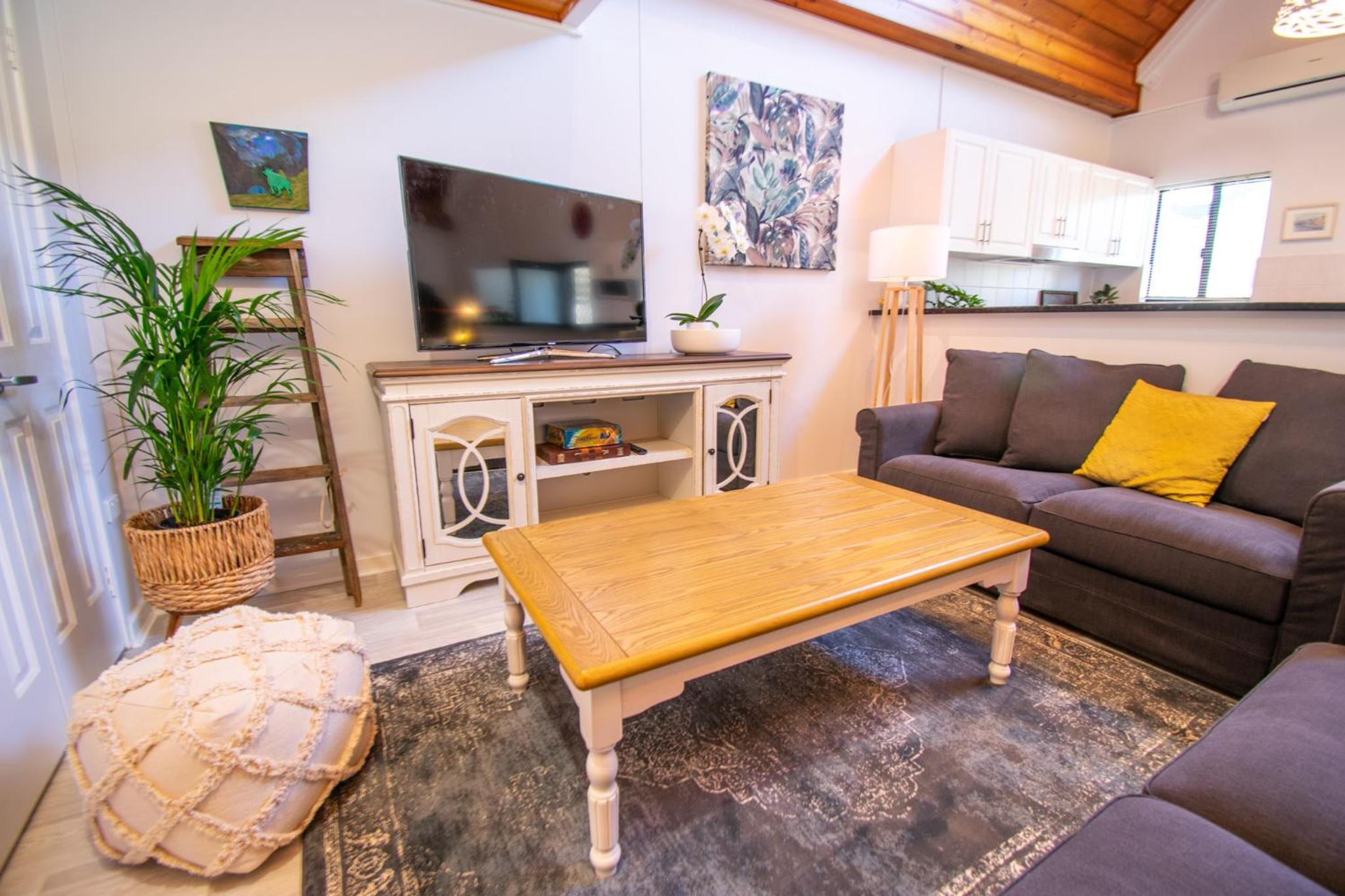 Annie's Place - a downtown, mezzanine apartment