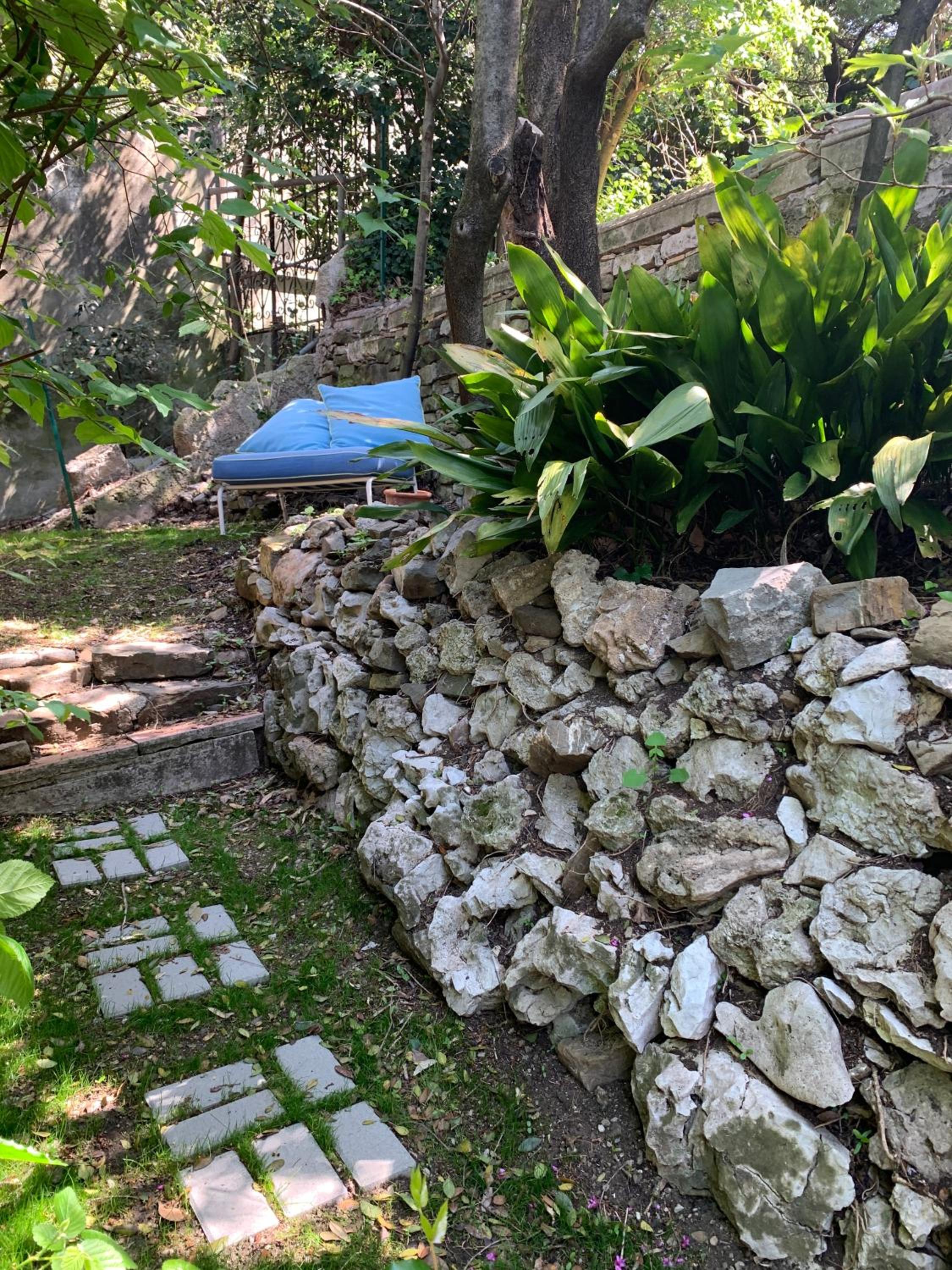 Alloggio in villa con piscina, giardino e posto auto view 3