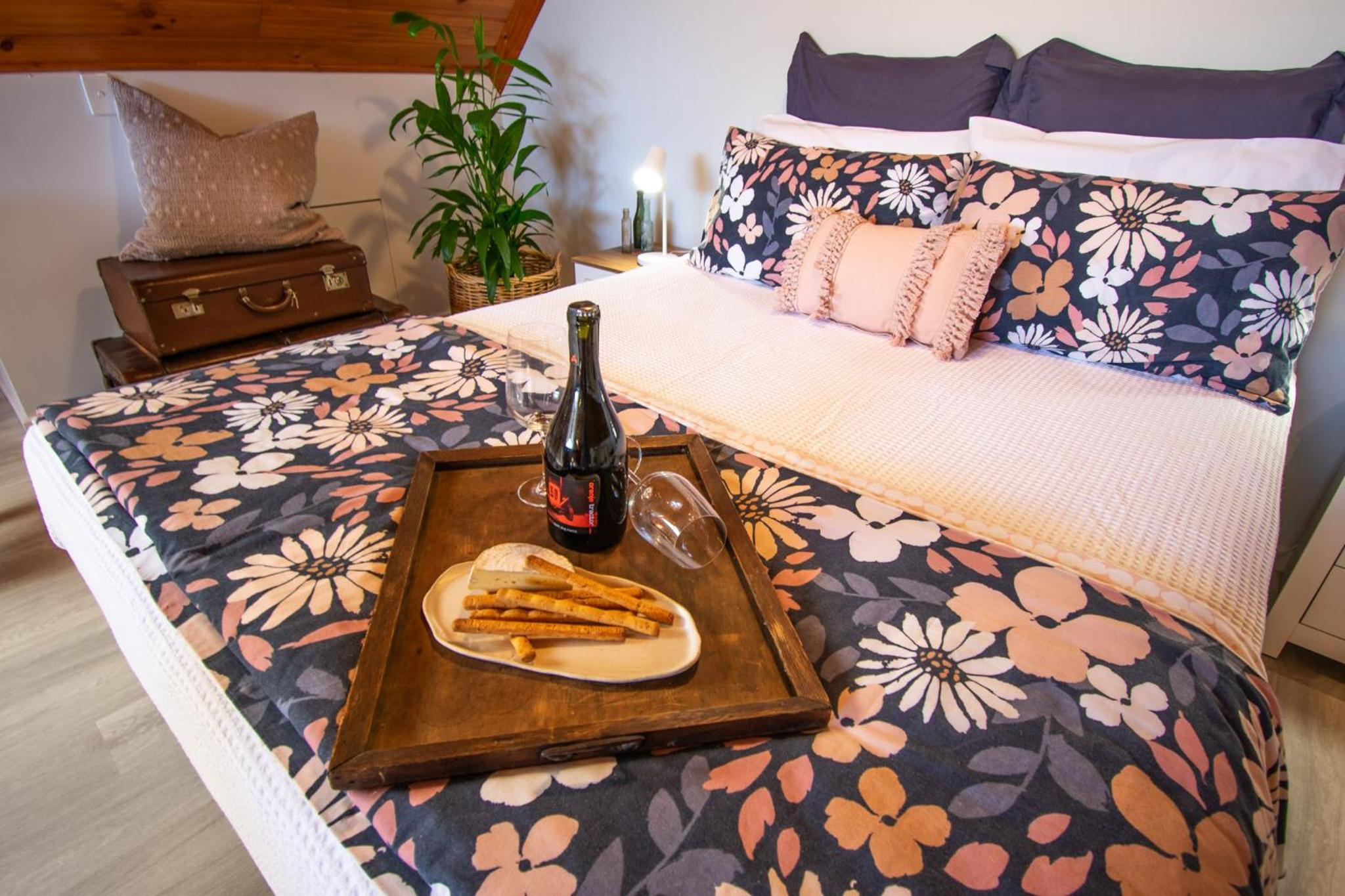 Annie's Place - a downtown, mezzanine apartment