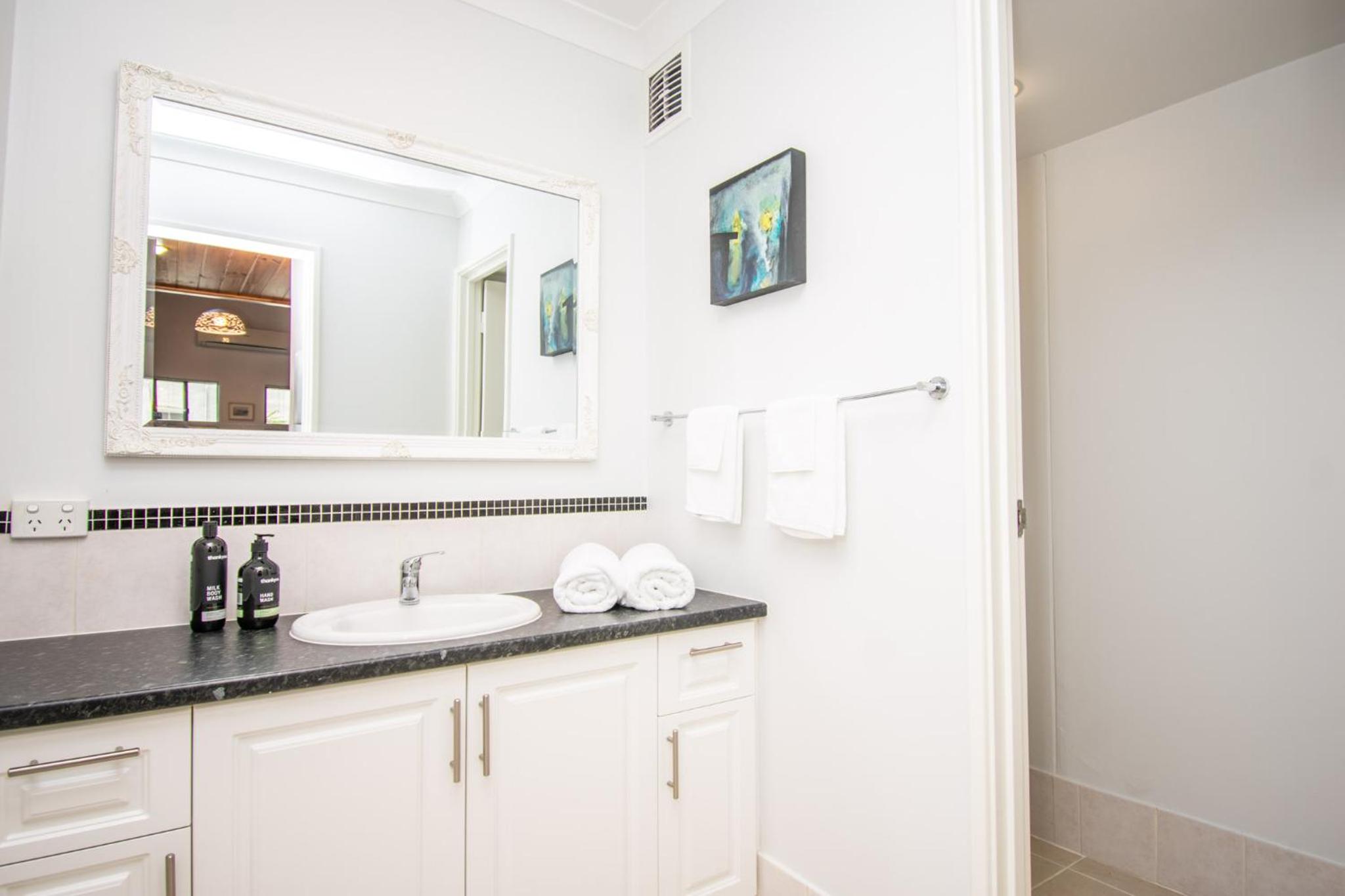 Annie's Place - a downtown, mezzanine apartment