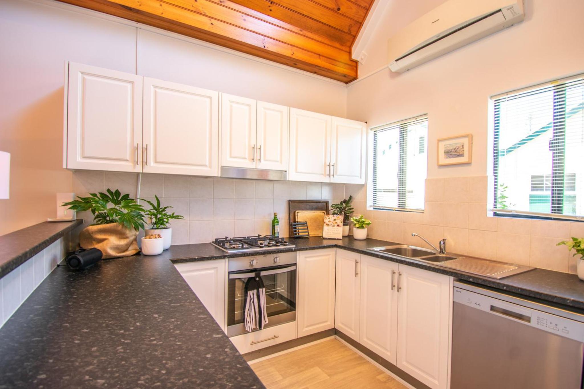 Annie's Place - a downtown, mezzanine apartment