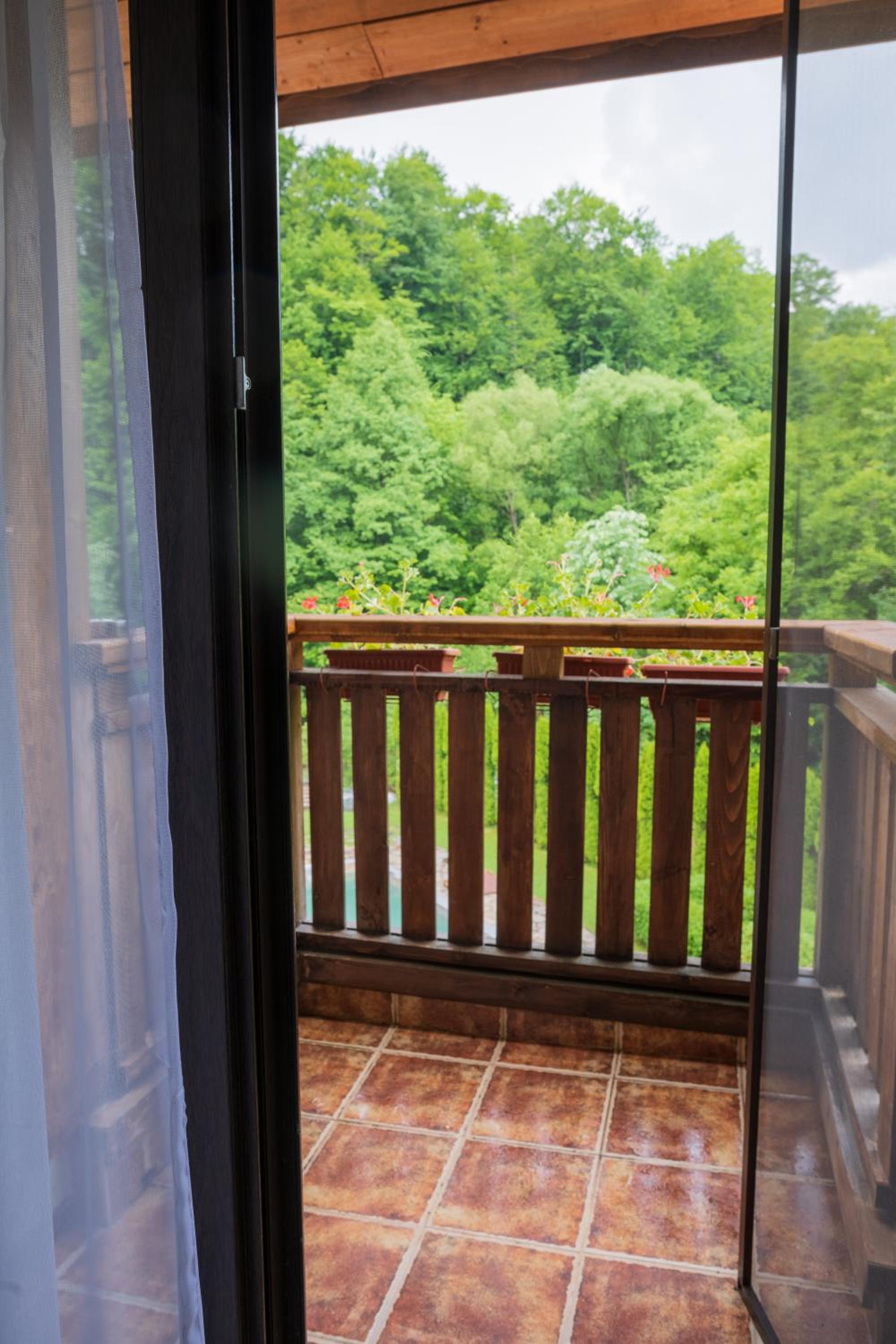 Valevtsi Mount Lodge - 365 days hot outdoor pool -