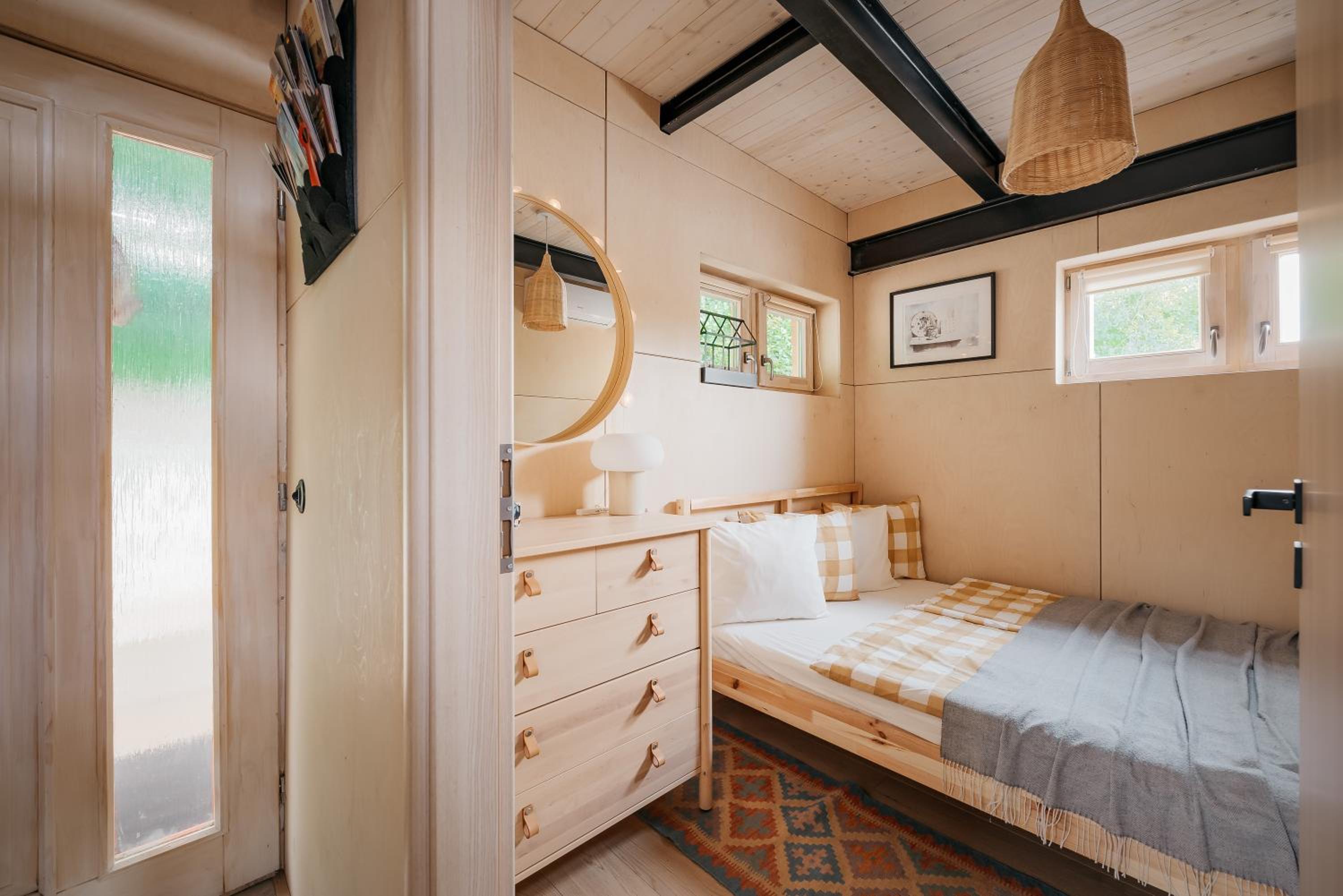 HOUSEBOAT FRED Prague