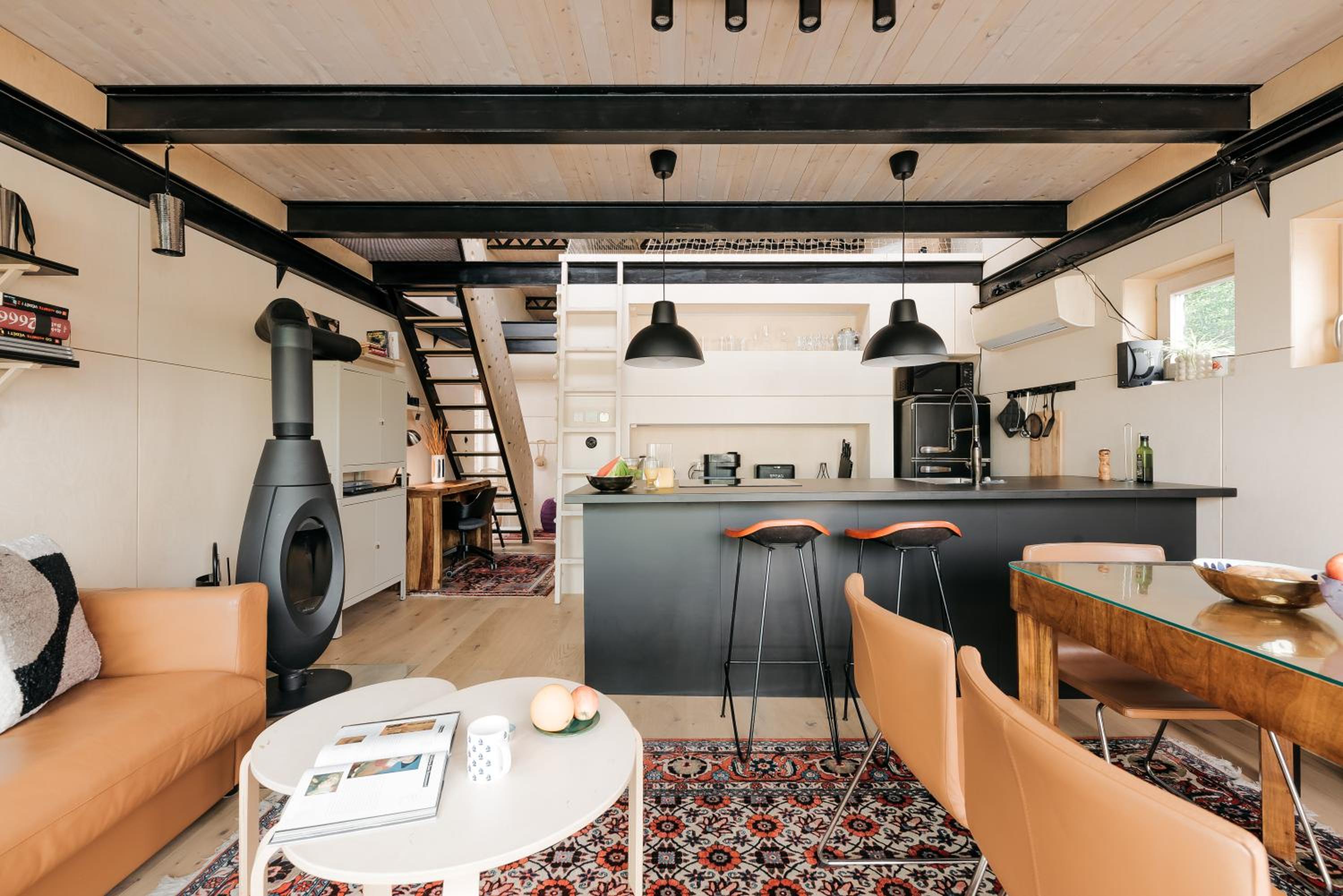 HOUSEBOAT FRED Prague