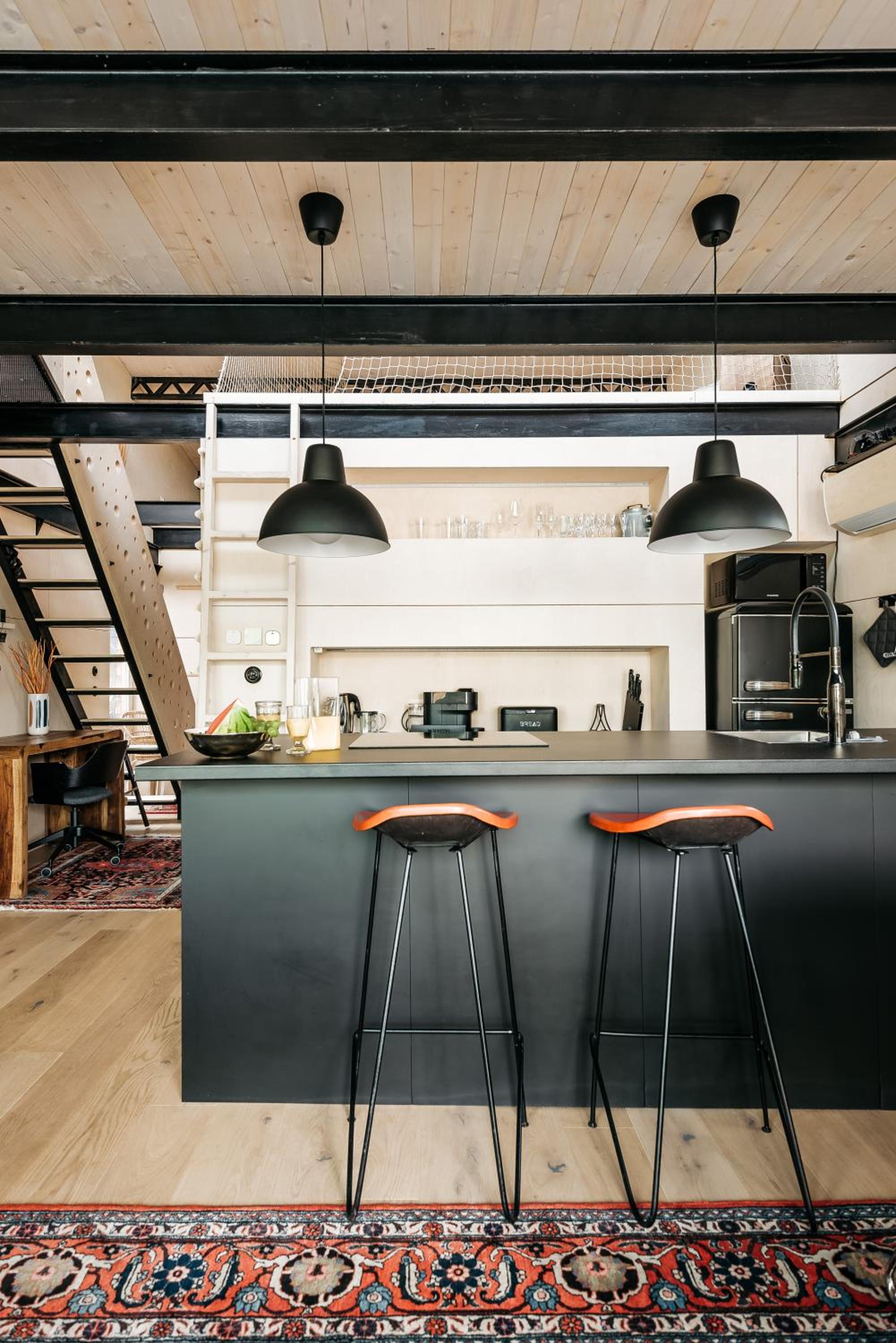 HOUSEBOAT FRED Prague