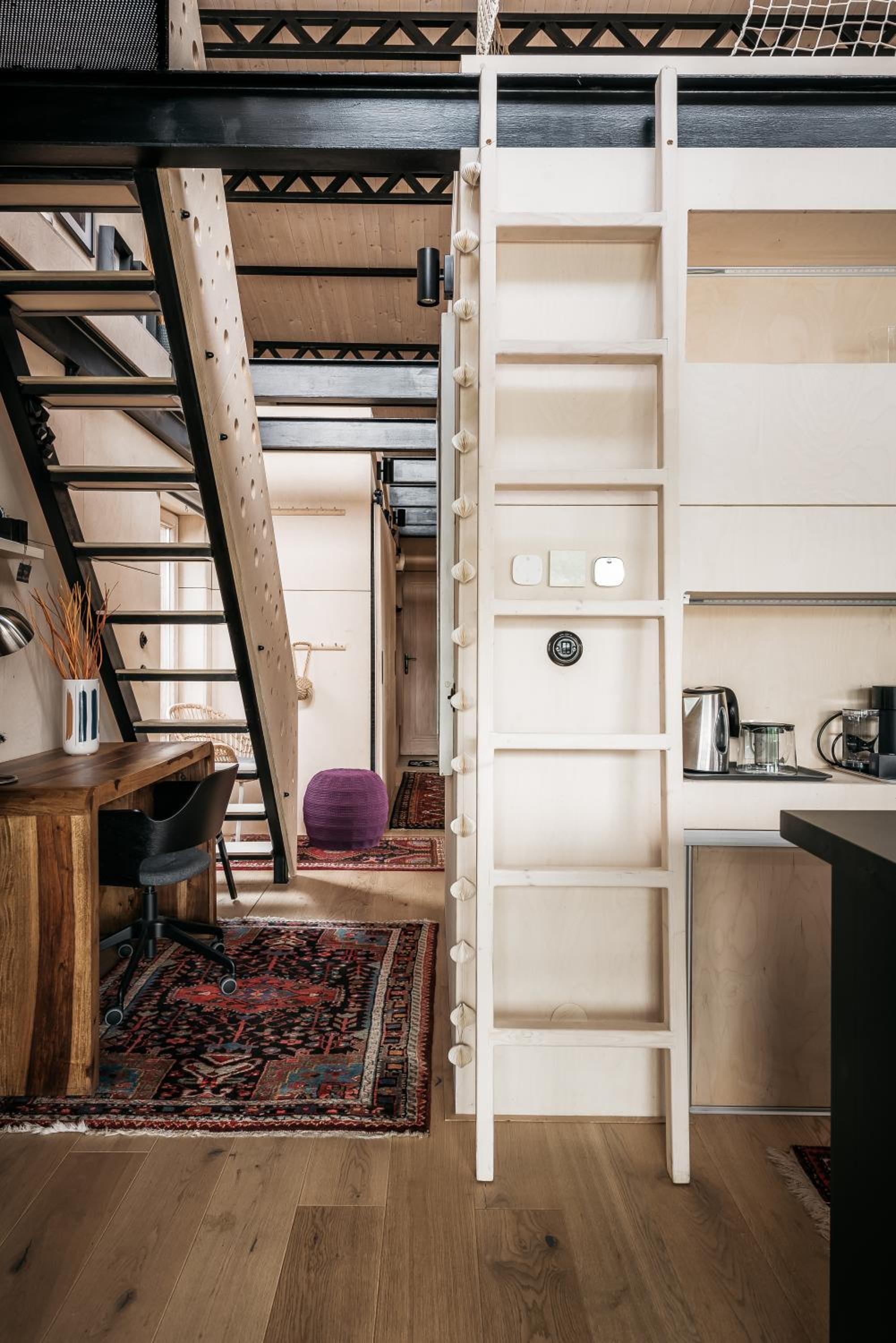 HOUSEBOAT FRED Prague