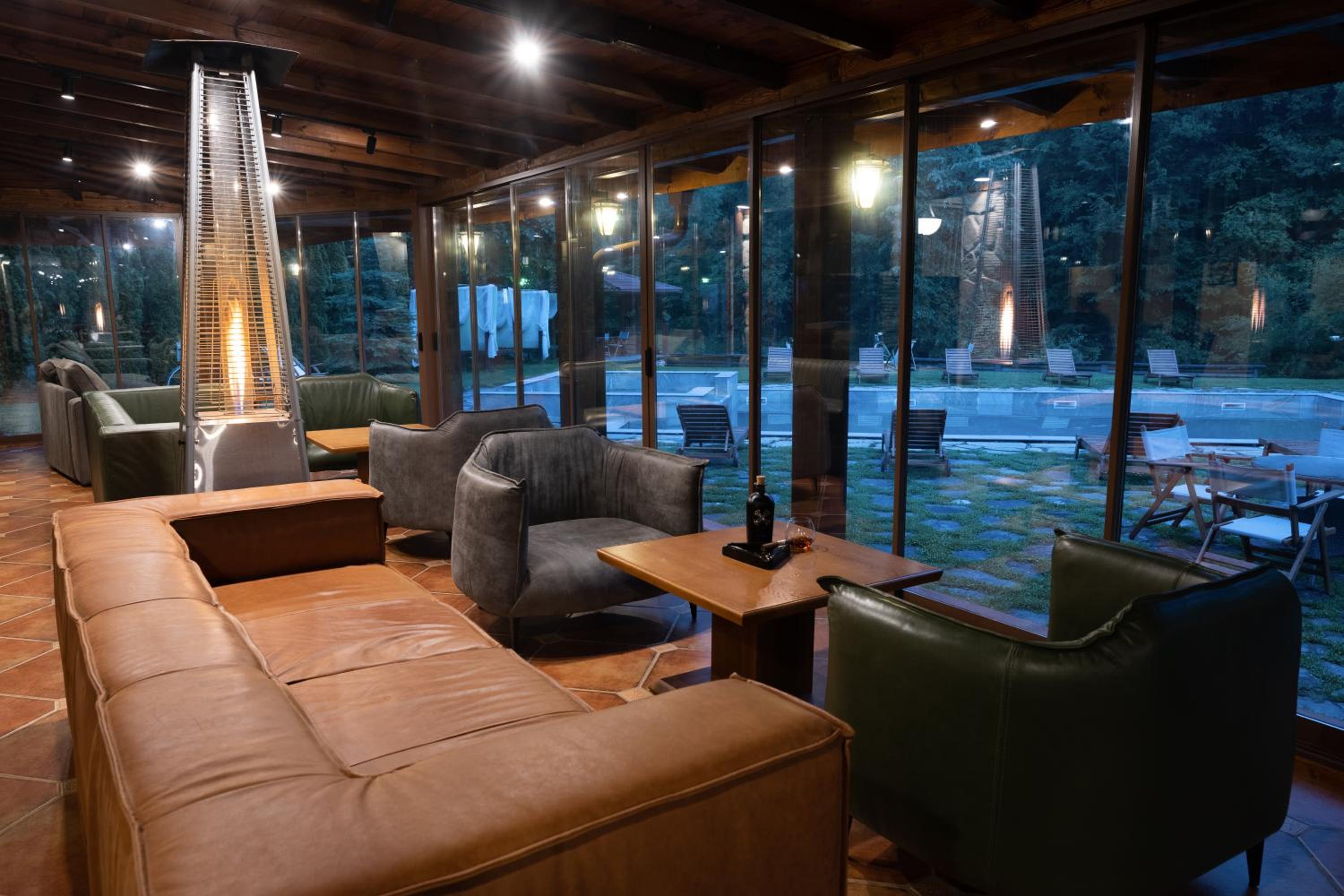 Valevtsi Mount Lodge - 365 days hot outdoor pool -