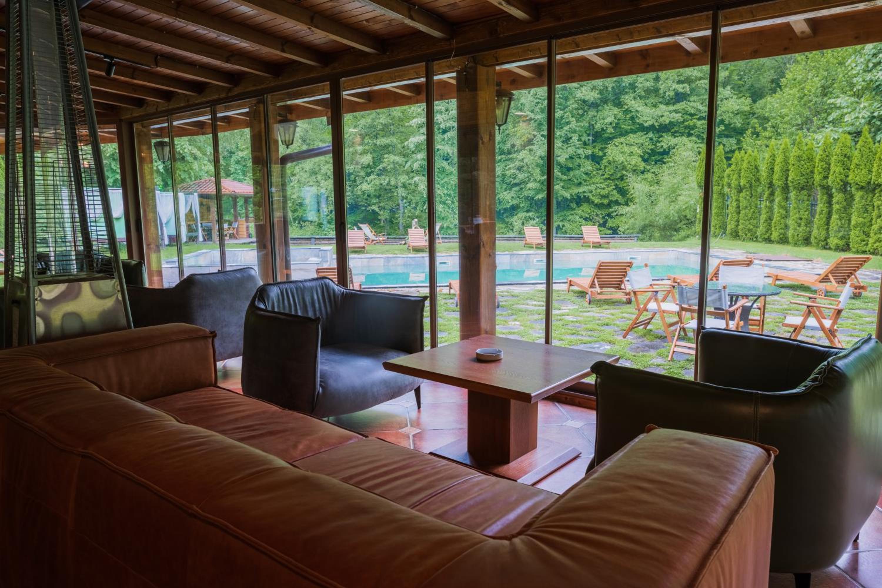 Valevtsi Mount Lodge - 365 days hot outdoor pool -