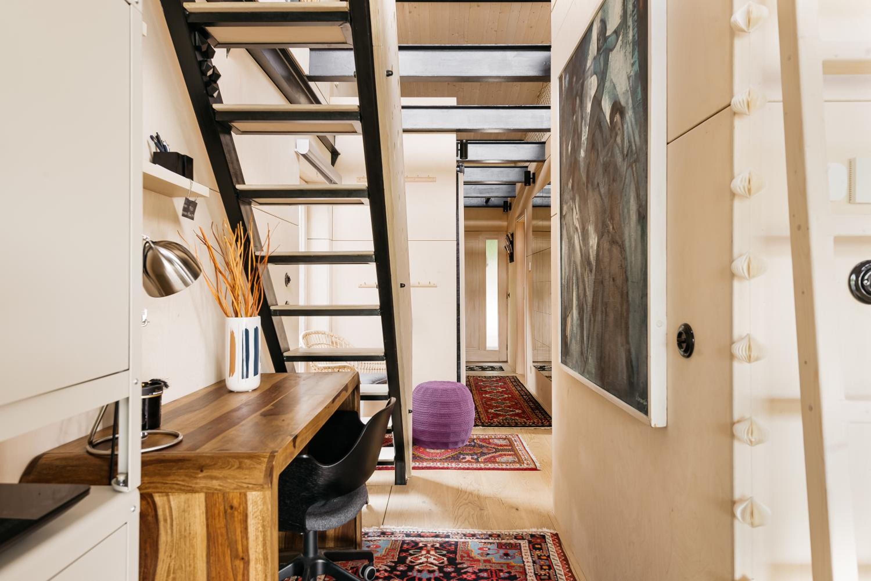 HOUSEBOAT FRED Prague