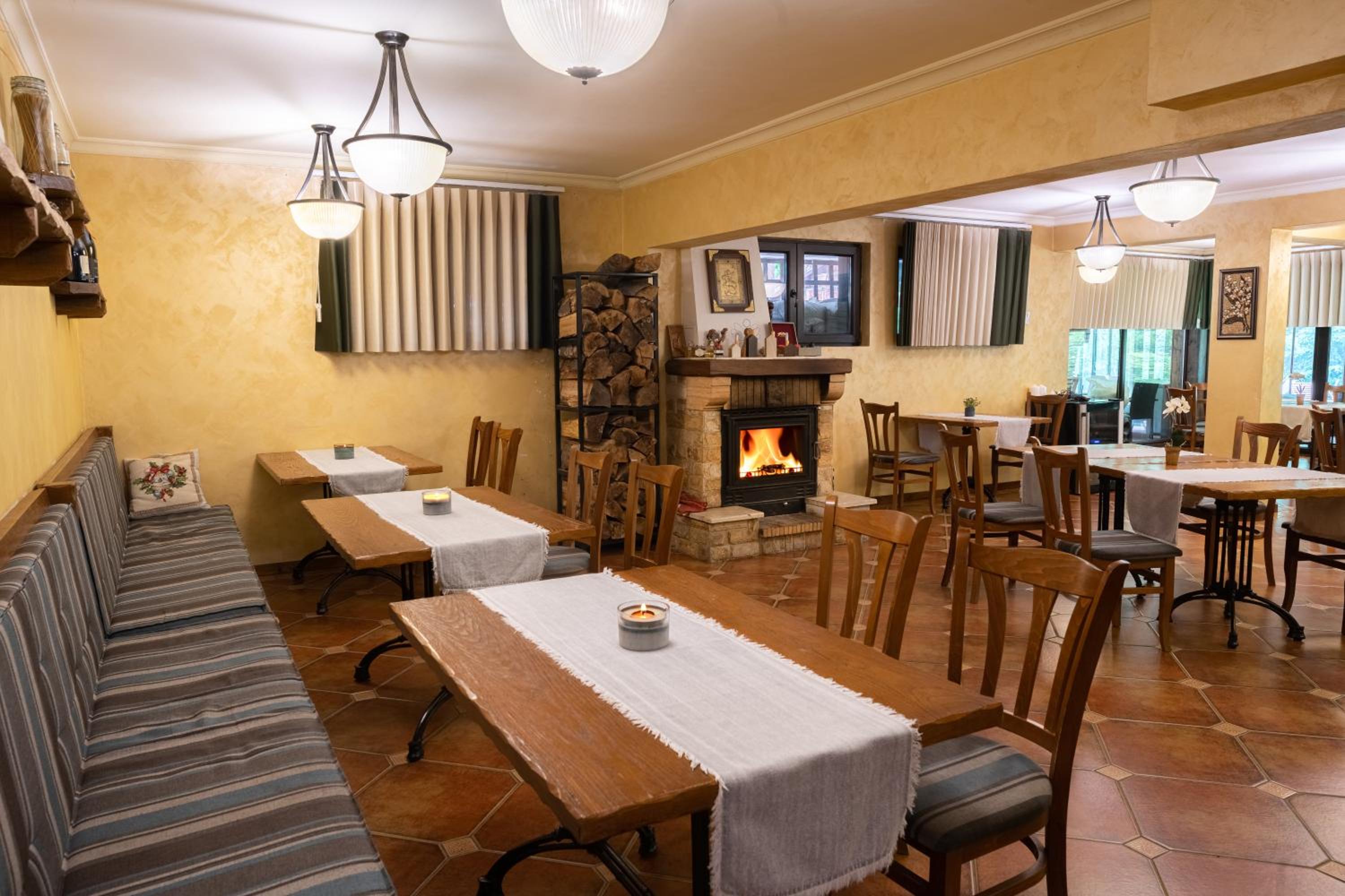 Valevtsi Mount Lodge - 365 days hot outdoor pool -