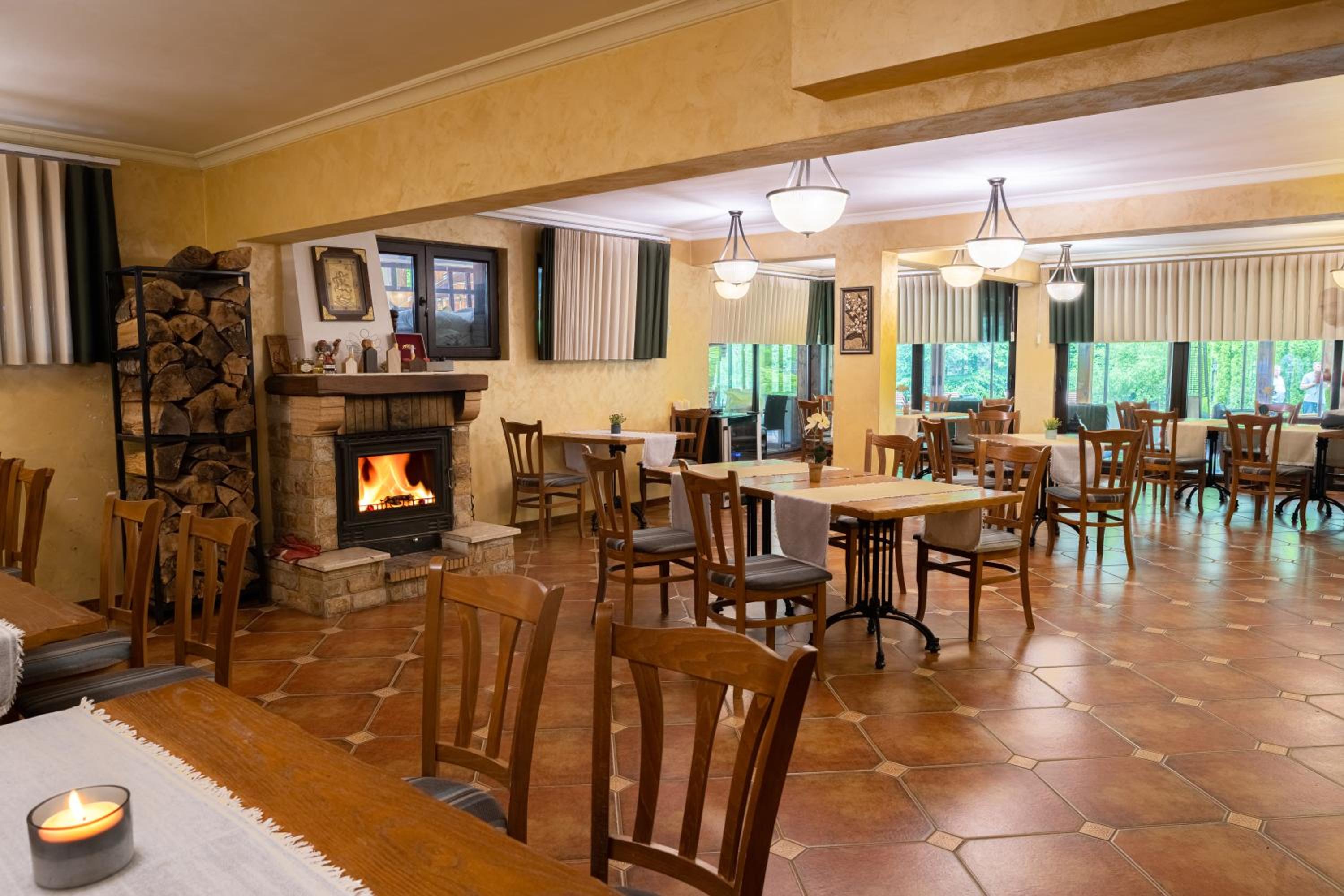 Valevtsi Mount Lodge - 365 days hot outdoor pool -