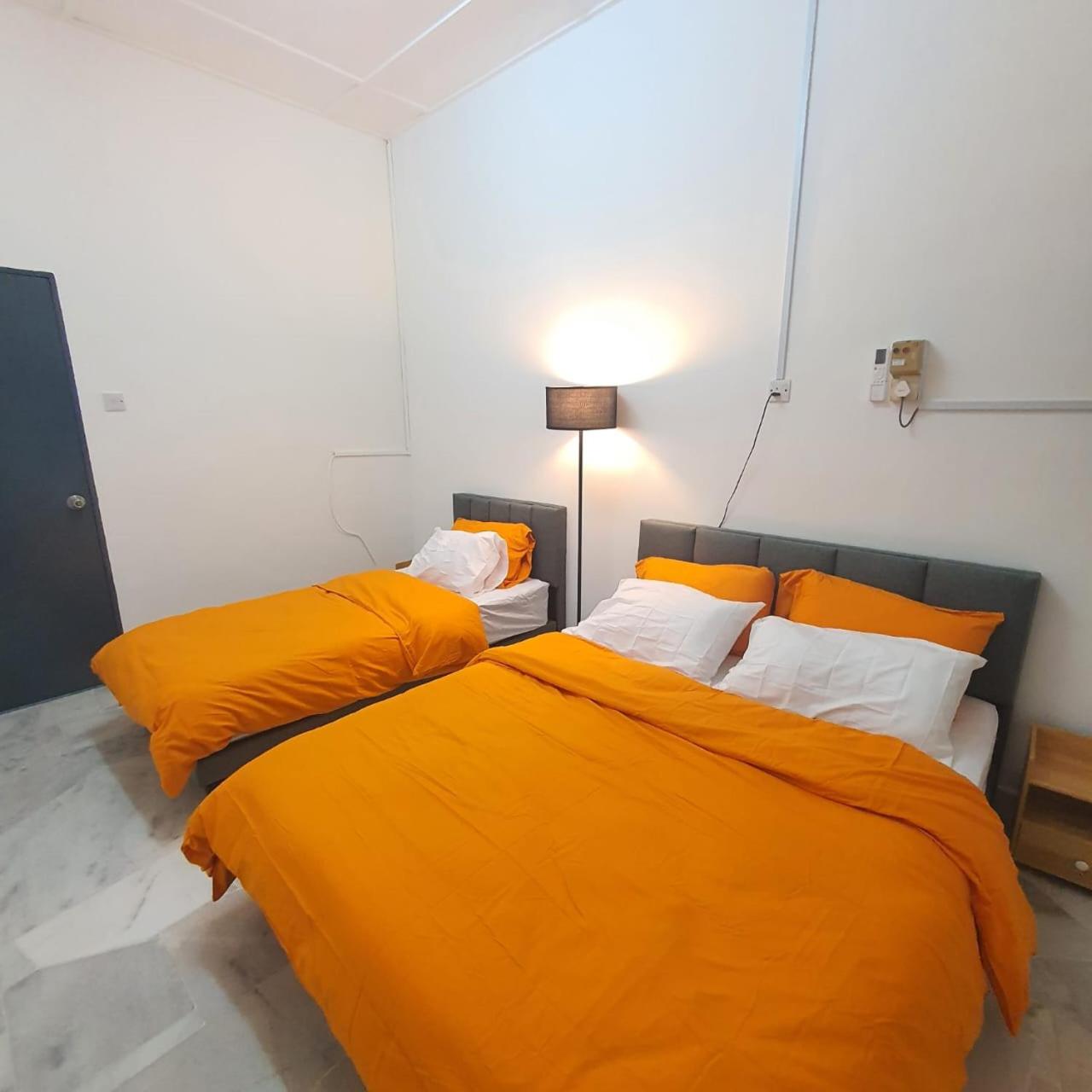 AirPutih Younee4R3B 5minTownHomestay-10pax photo 5
