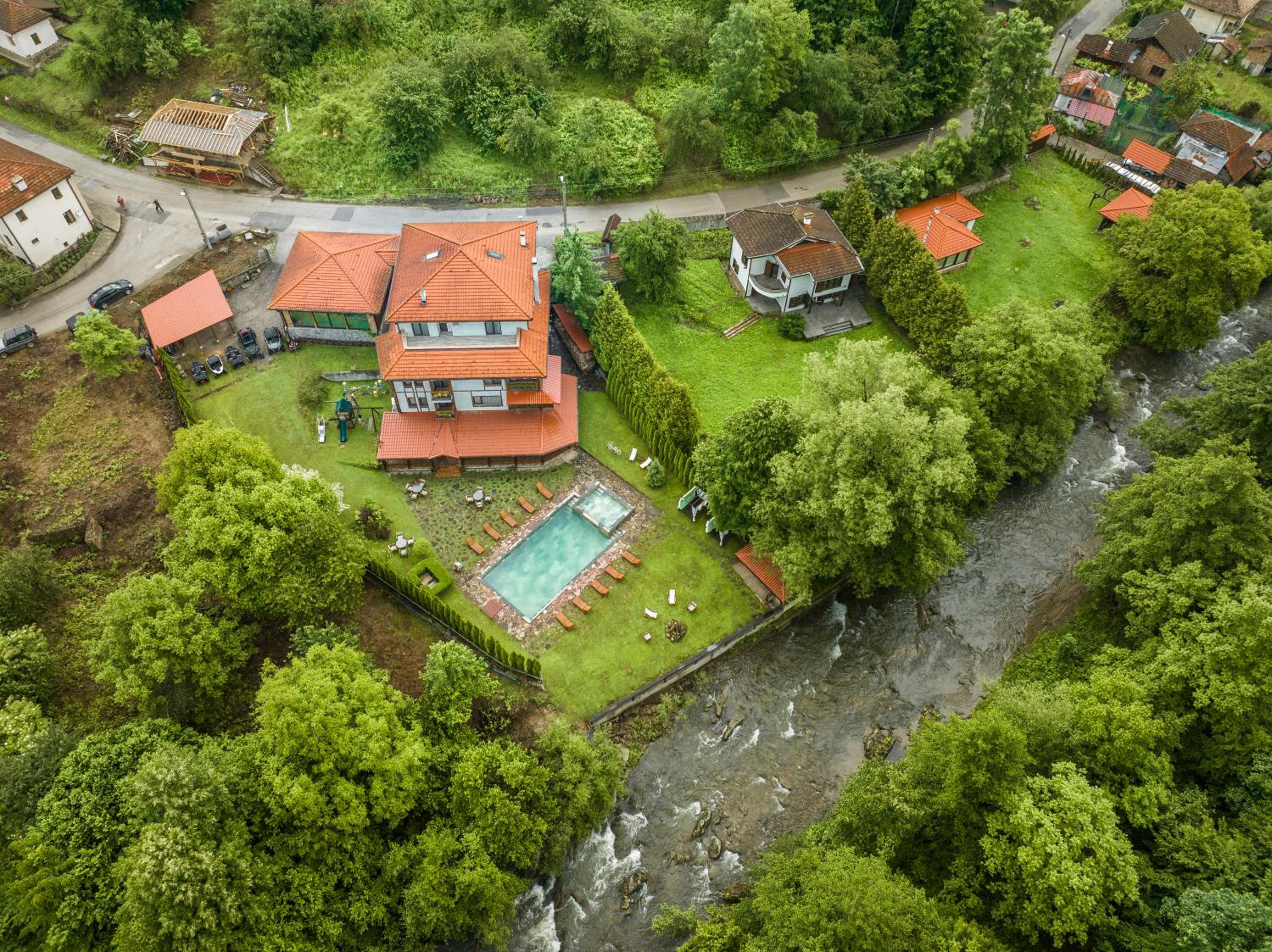 Valevtsi Mount Lodge - 365 days hot outdoor pool -