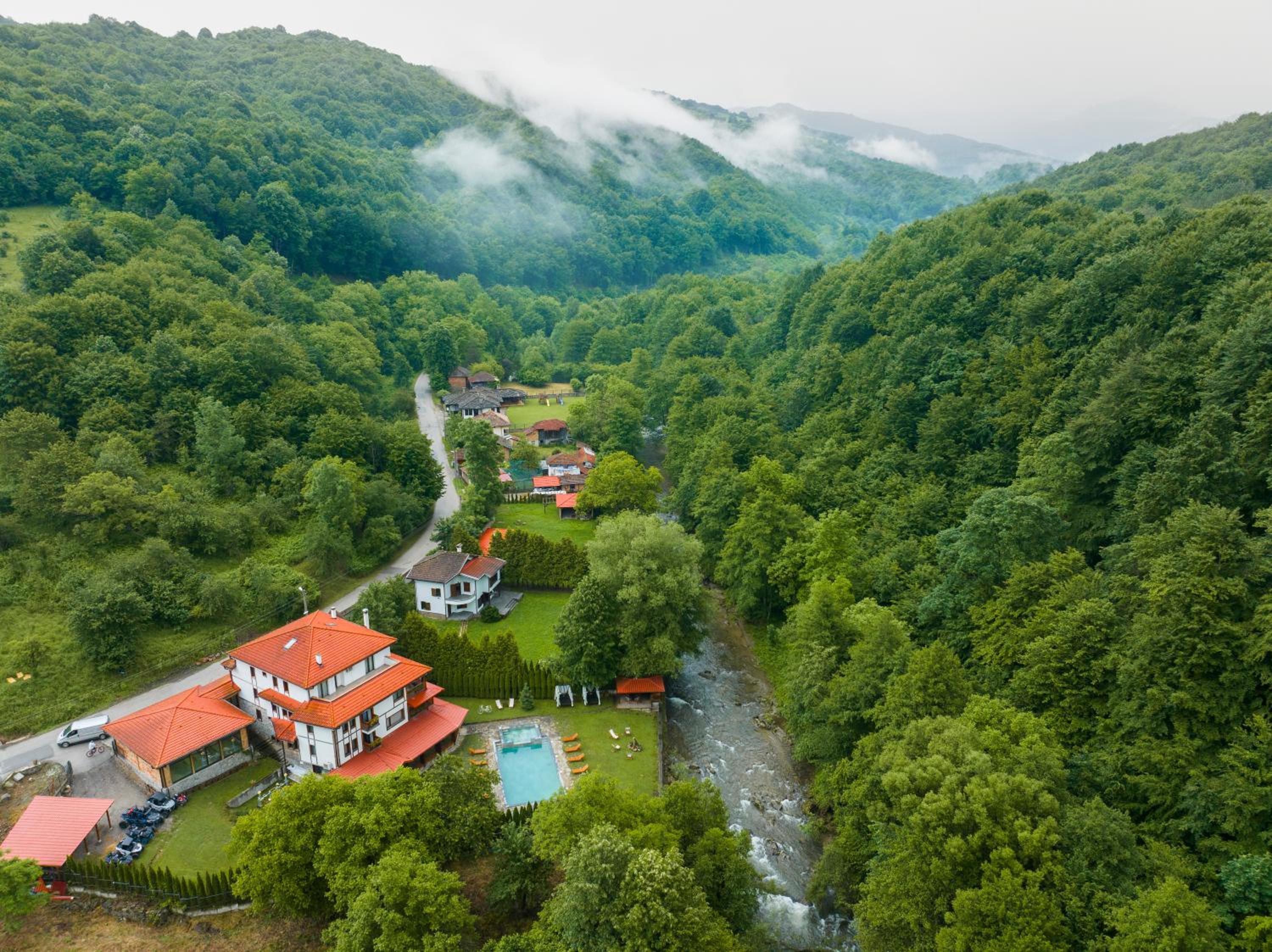 Valevtsi Mount Lodge - 365 days hot outdoor pool -