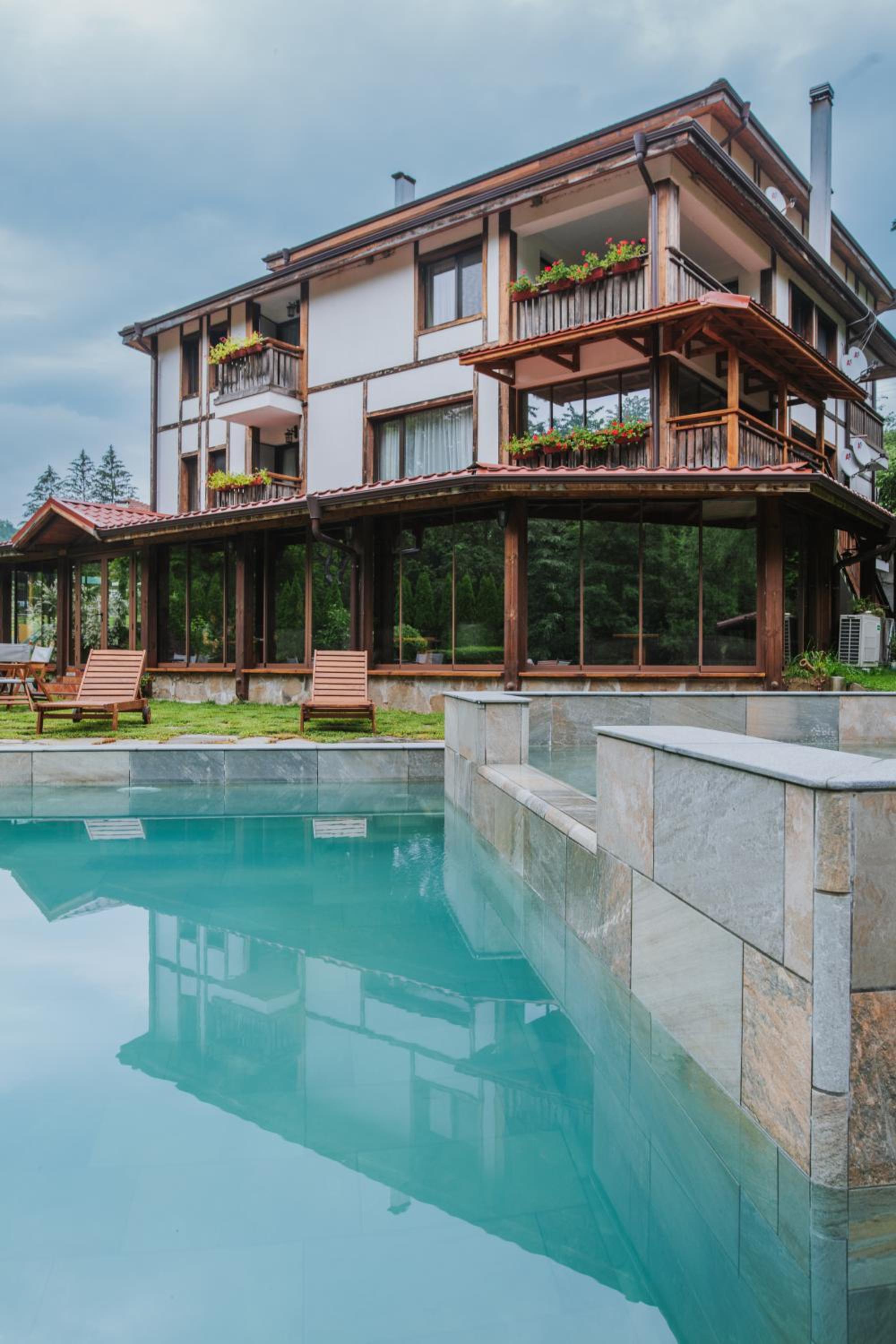 Valevtsi Mount Lodge - 365 days hot outdoor pool -