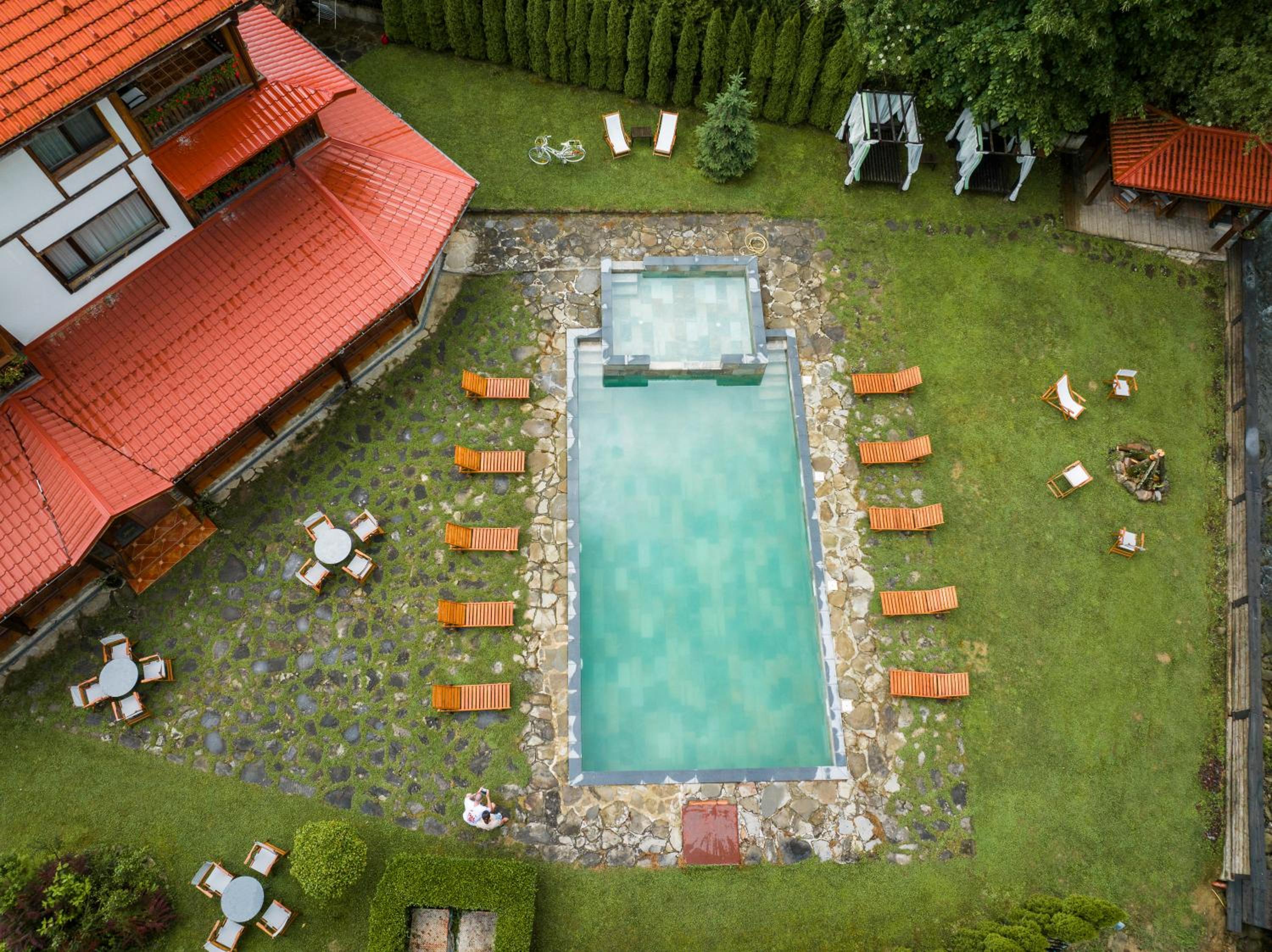 Valevtsi Mount Lodge - 365 days hot outdoor pool -