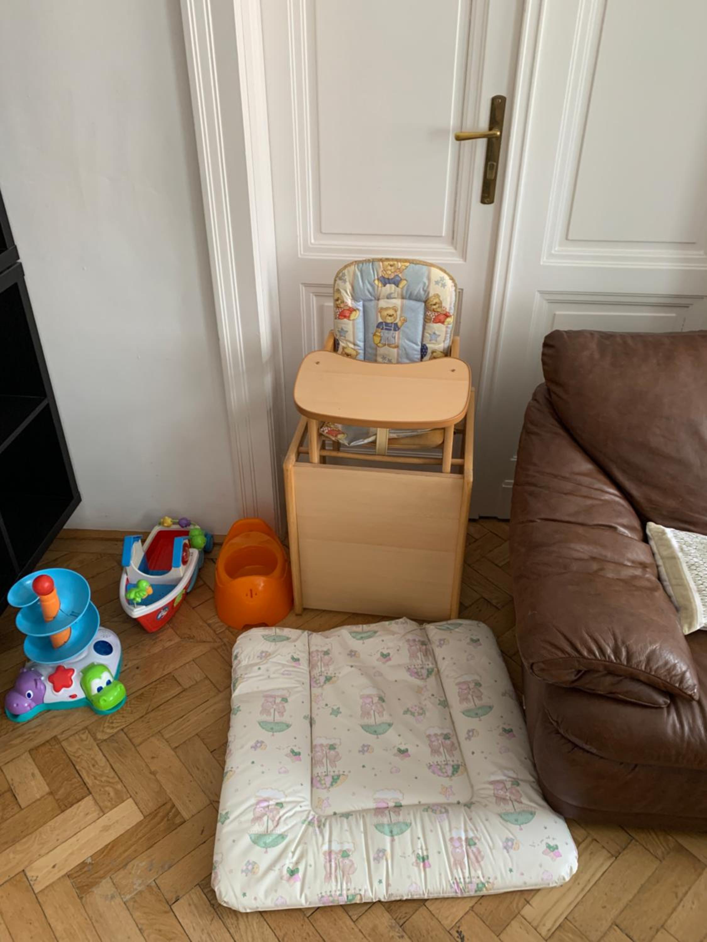 AIR-CONDITIONED LARGE APARTMENT