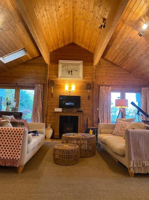 Ingleside Lodge, an idyllic location view 3