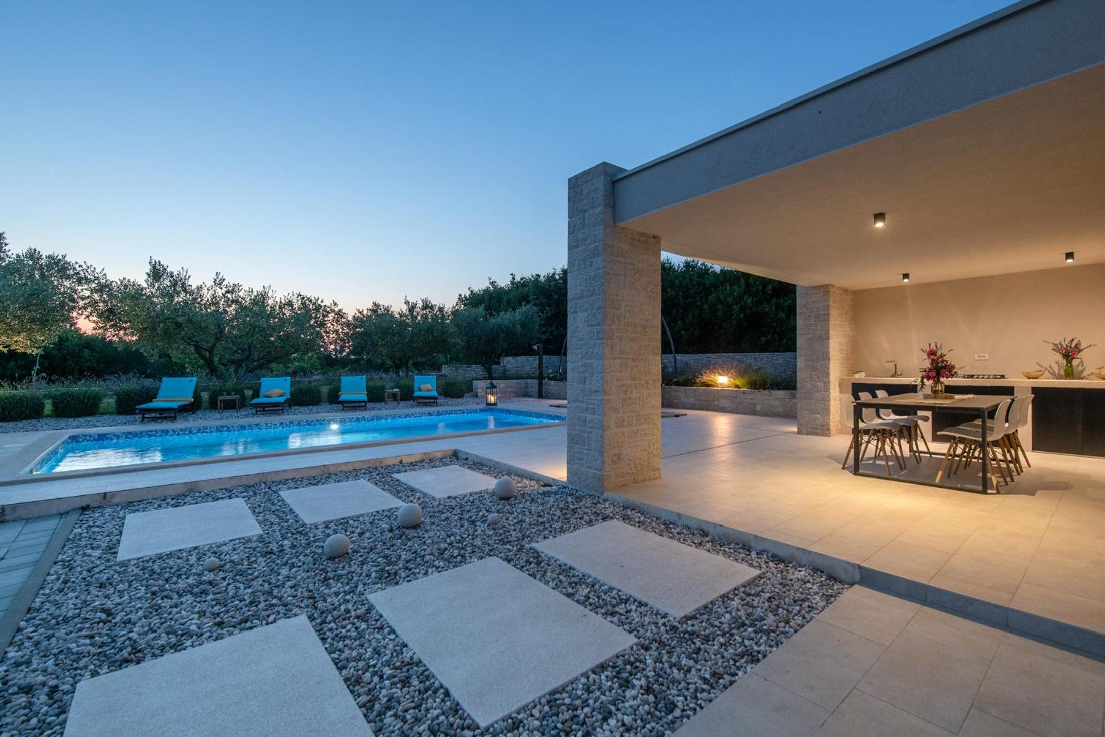 Villa Silentio - peaceful and private villa with outdoor pool and whirlpool, Ferienhaus Istrien