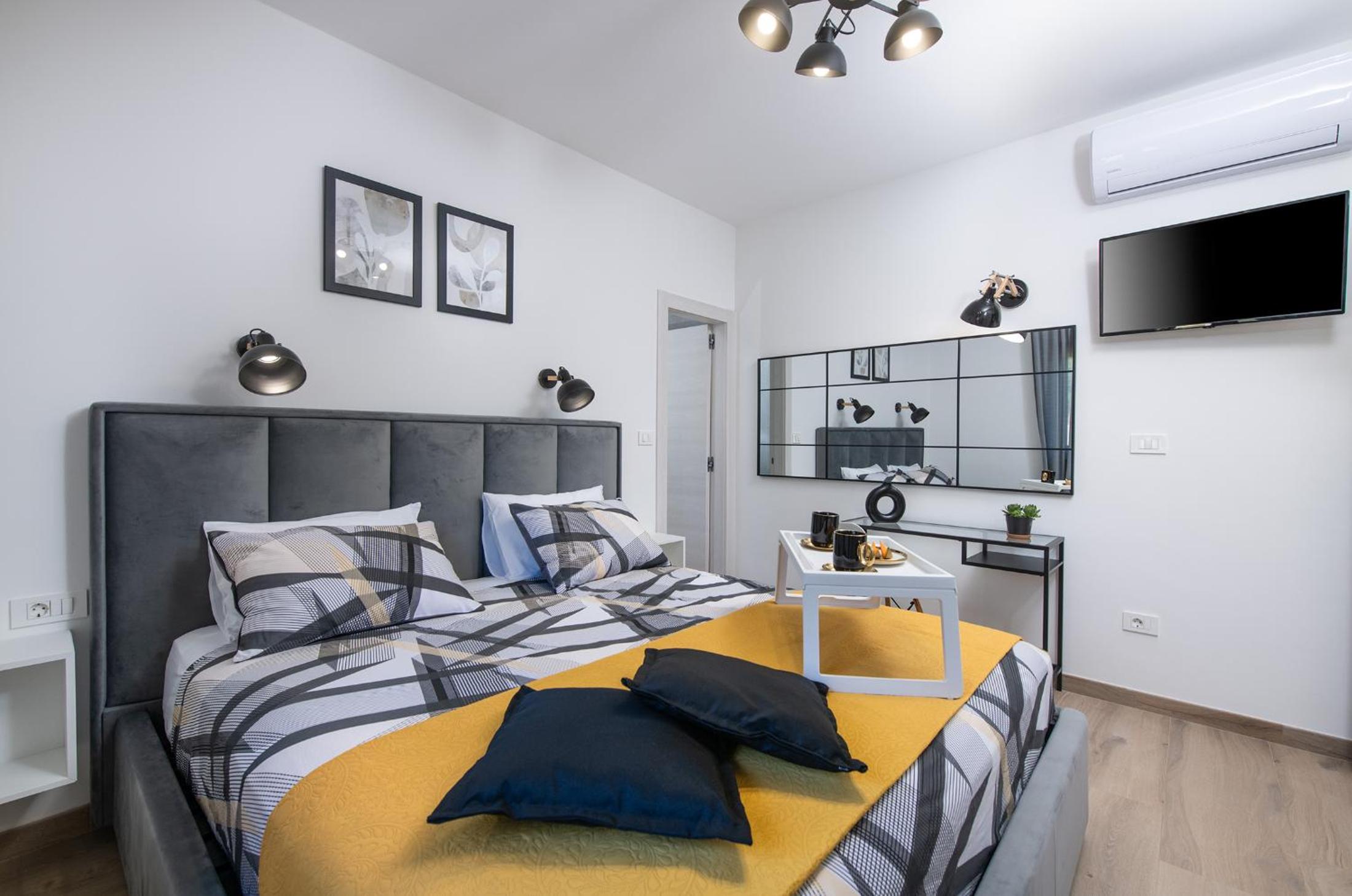 Villa Silentio - peaceful and private villa with outdoor pool and whirlpool, Ferienhaus Istrien