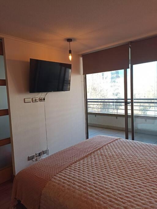 Dpto Costanera Center, Metro Los Leones 1 dorm
