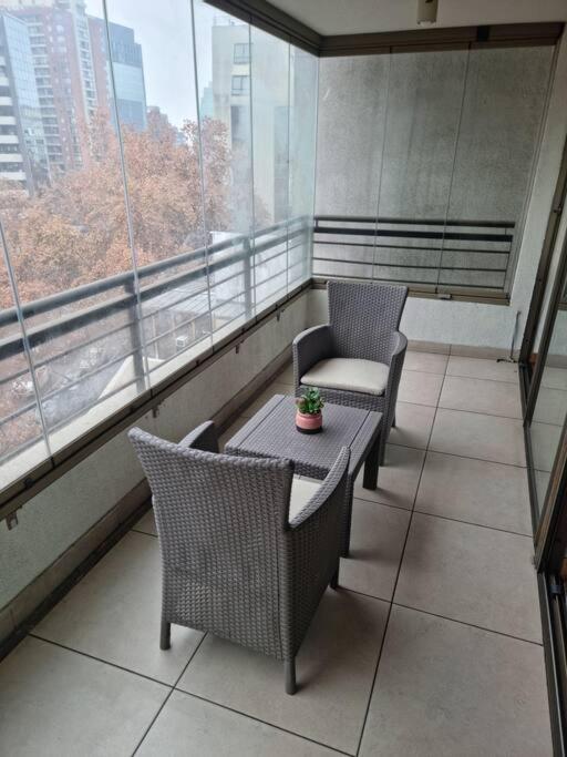 Dpto Costanera Center, Metro Los Leones 1 dorm