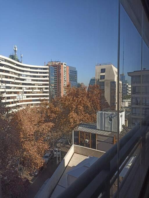 Dpto Costanera Center, Metro Los Leones 1 dorm