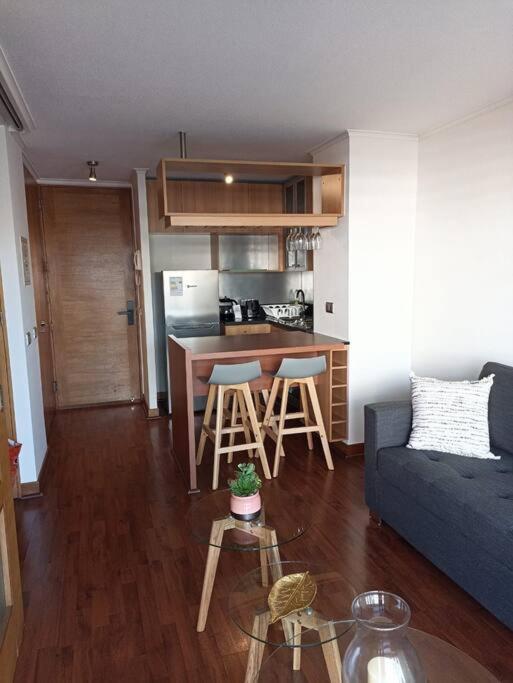 Dpto Costanera Center, Metro Los Leones 1 dorm