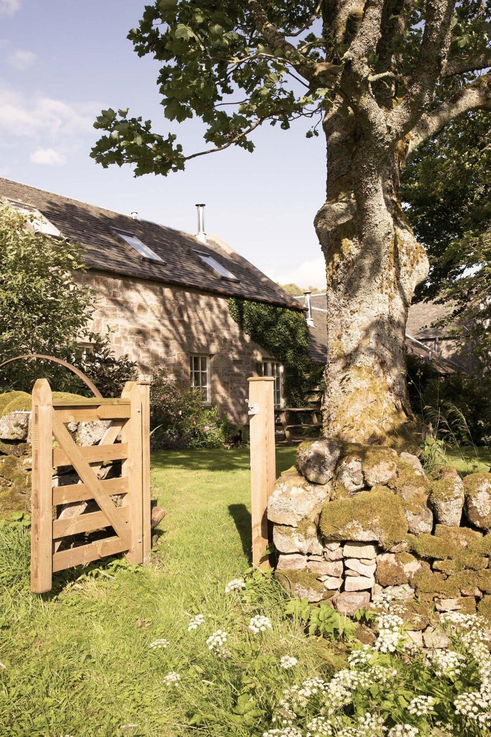Eastside Steading - Family barn in the Pentland Hills, Edinburgh view 4