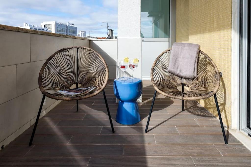Lisbon Central Apartment with Balcony view 2