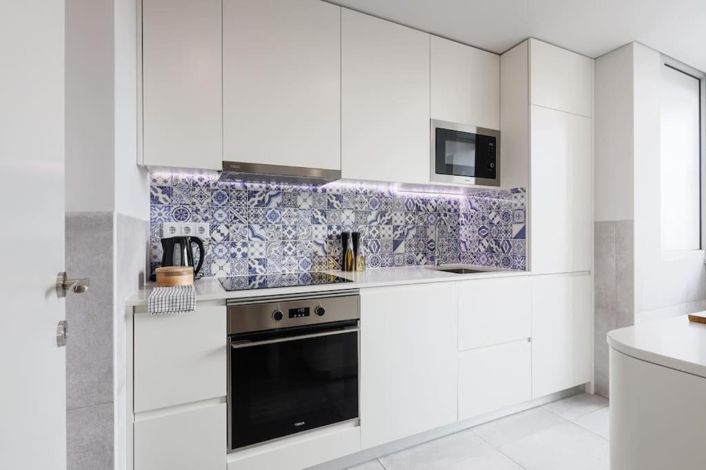 Lisbon Central Apartment with Balcony view 5
