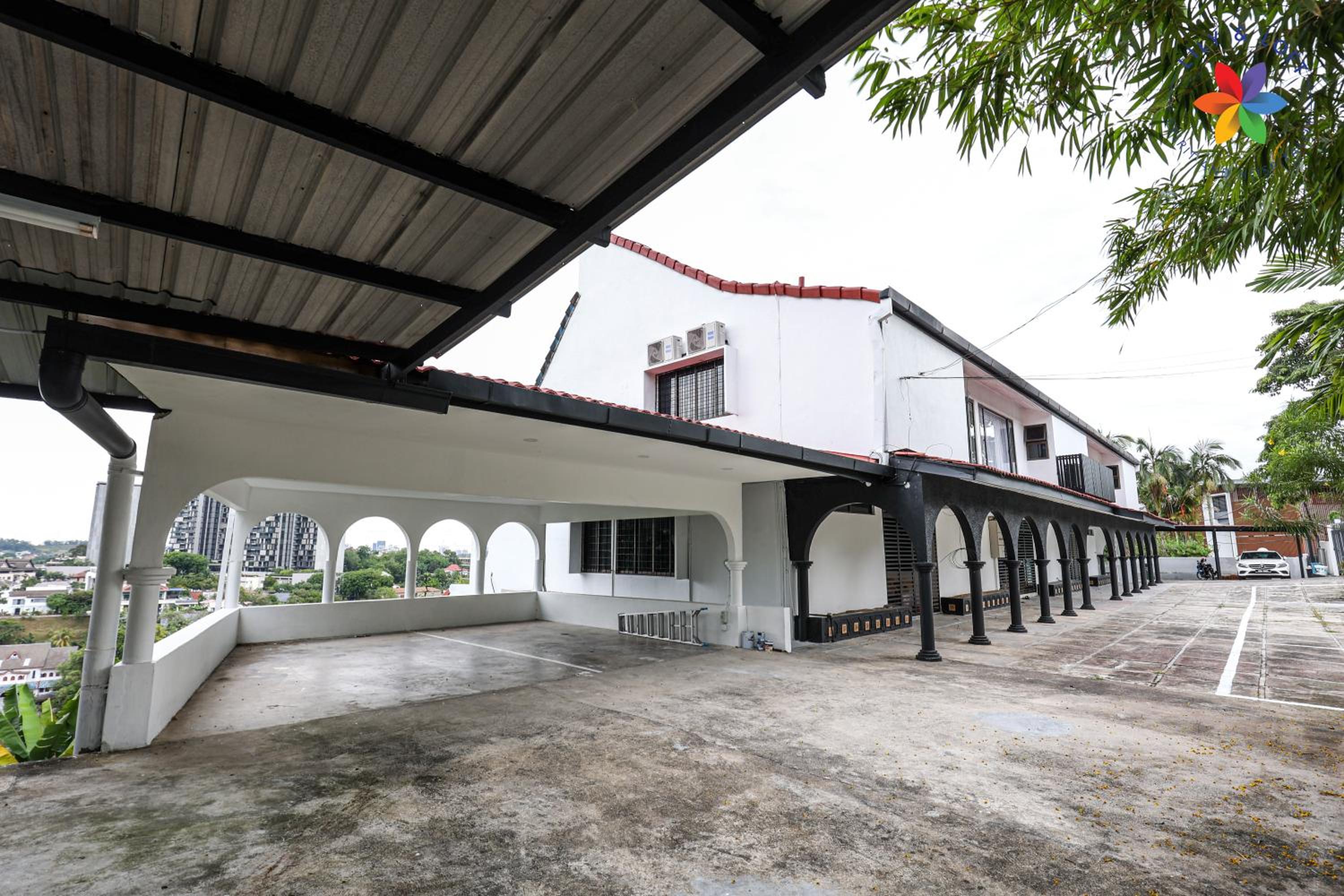 KL Townhouse Villa by LilyandLoft