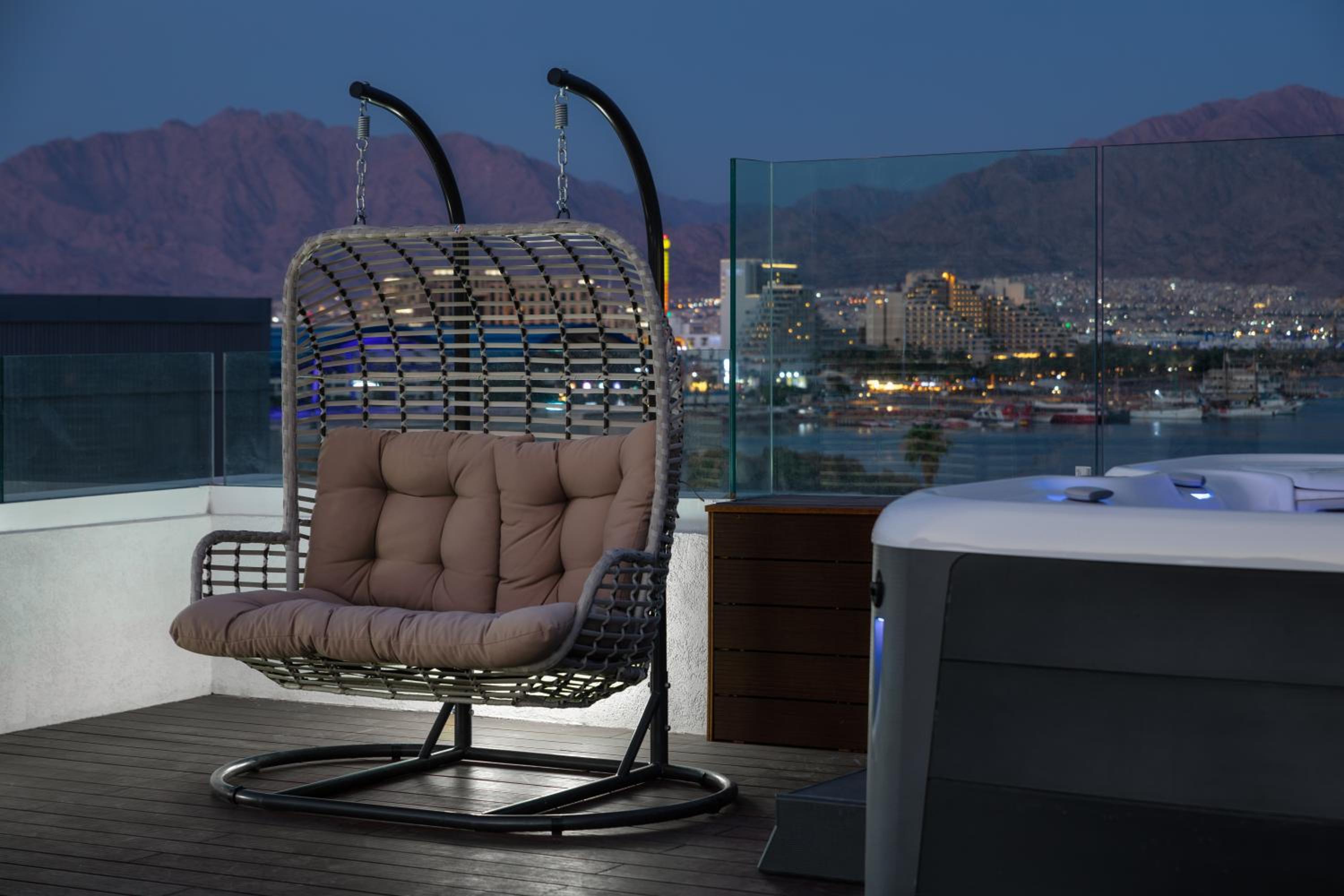 Sea Side-Presidential Suite& Privet Jacuzzi Eilat view 5