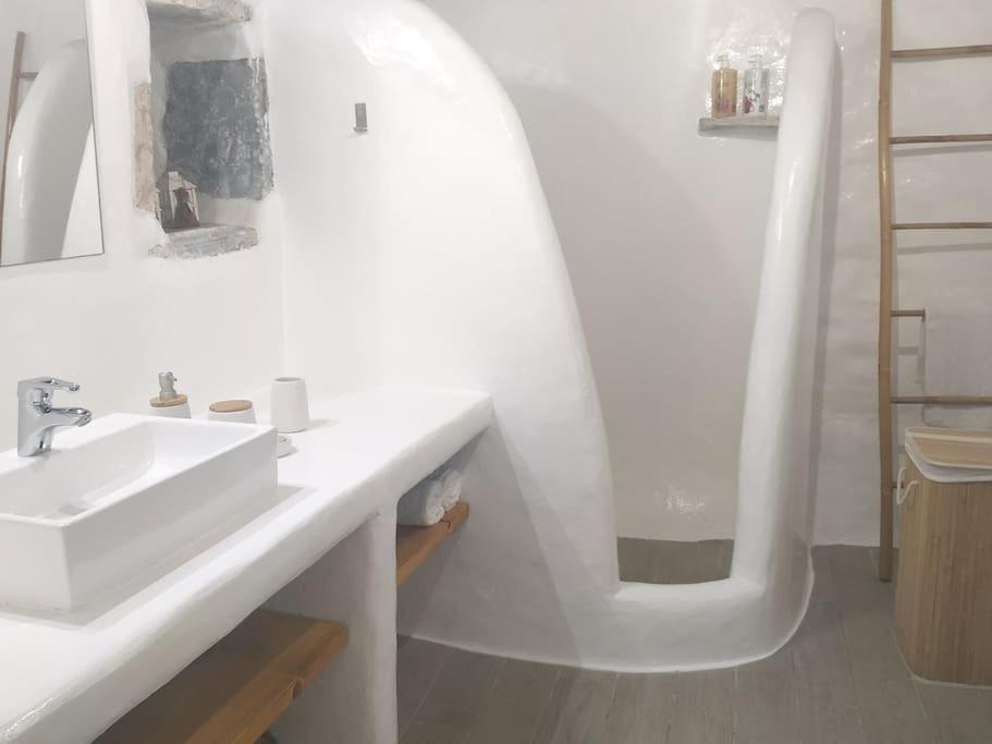 Danae’s cycladic house view 2
