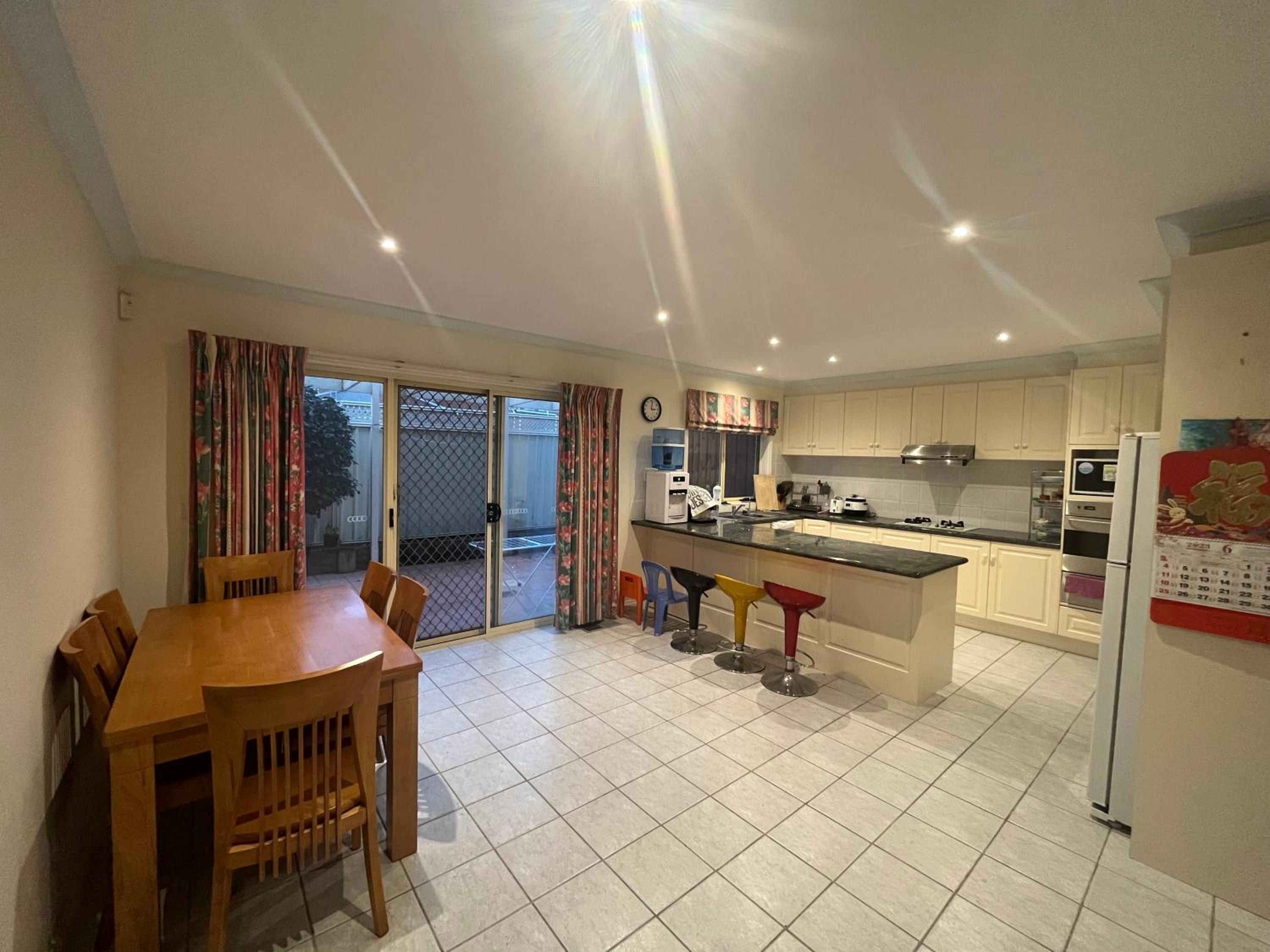 Amazing Private Bedrooms in Doncaster East Near School