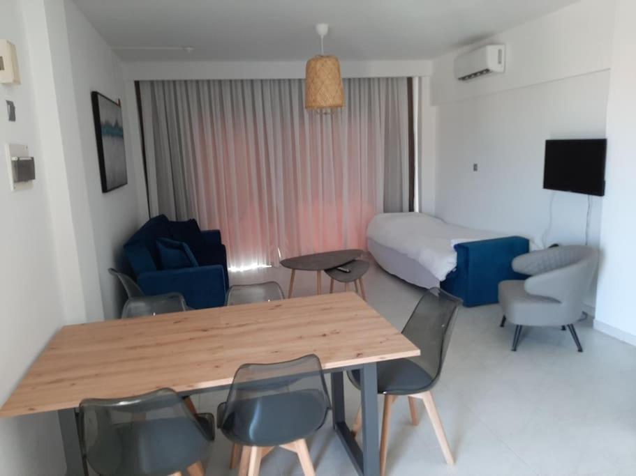Fig Tree Blue Apartment-141
