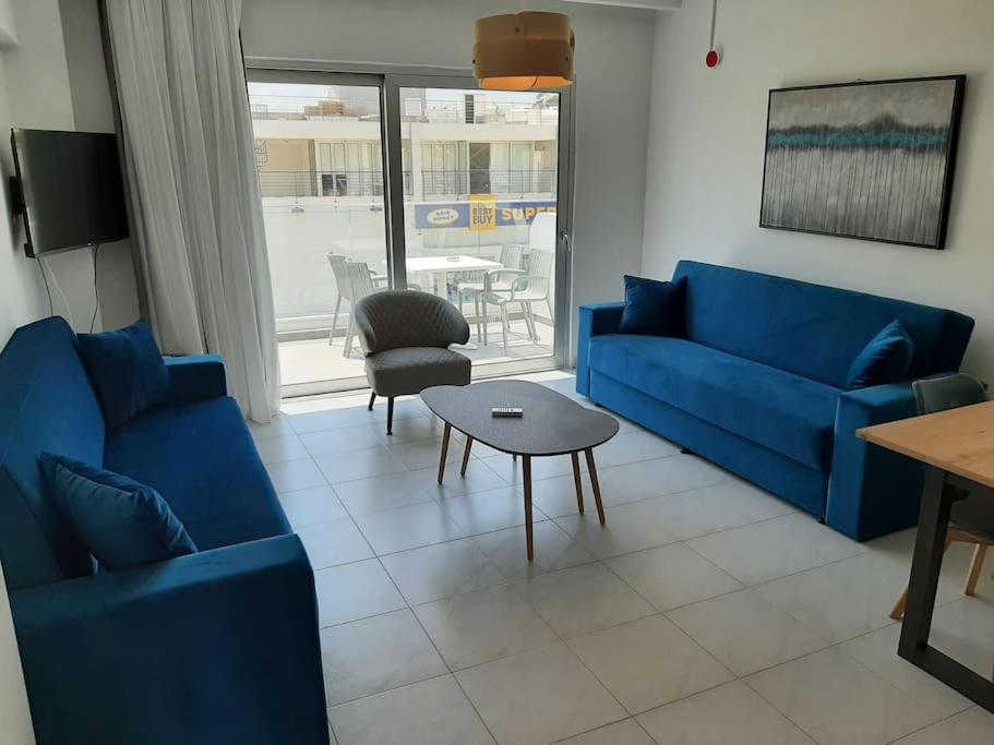 Fig Tree Blue Apartment-141