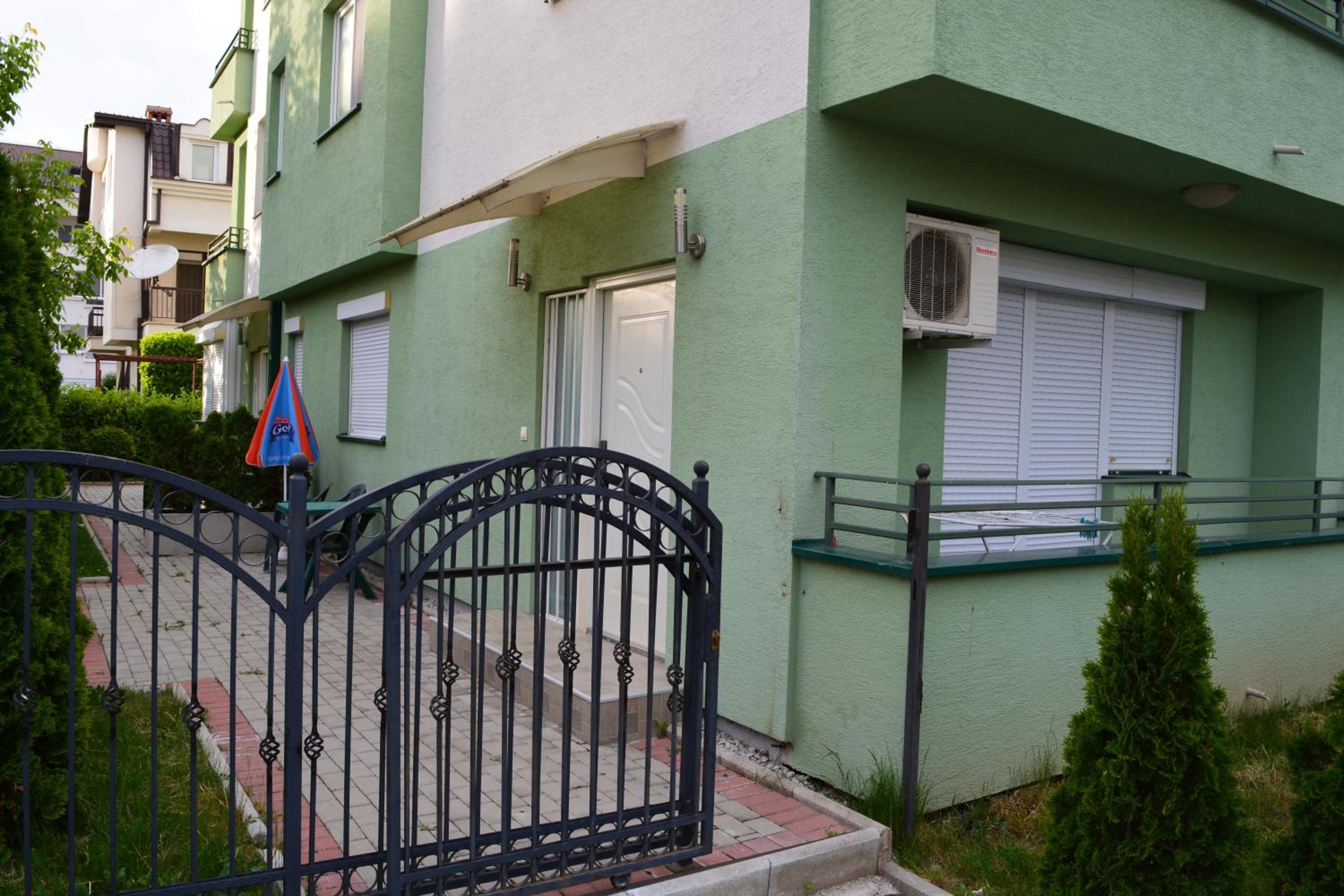 Photo 10