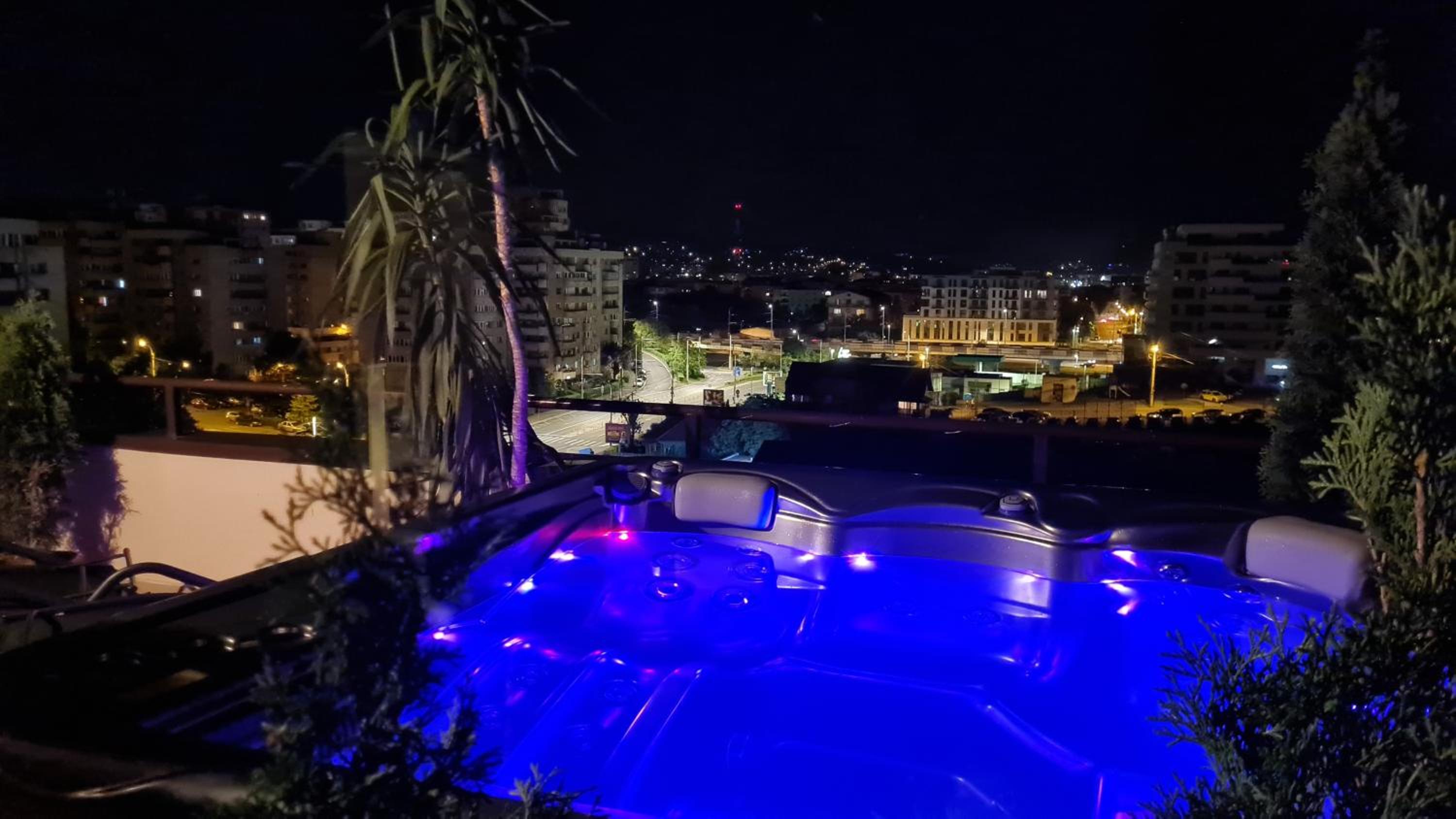 The Episode - Jacuzzi Penthouses
