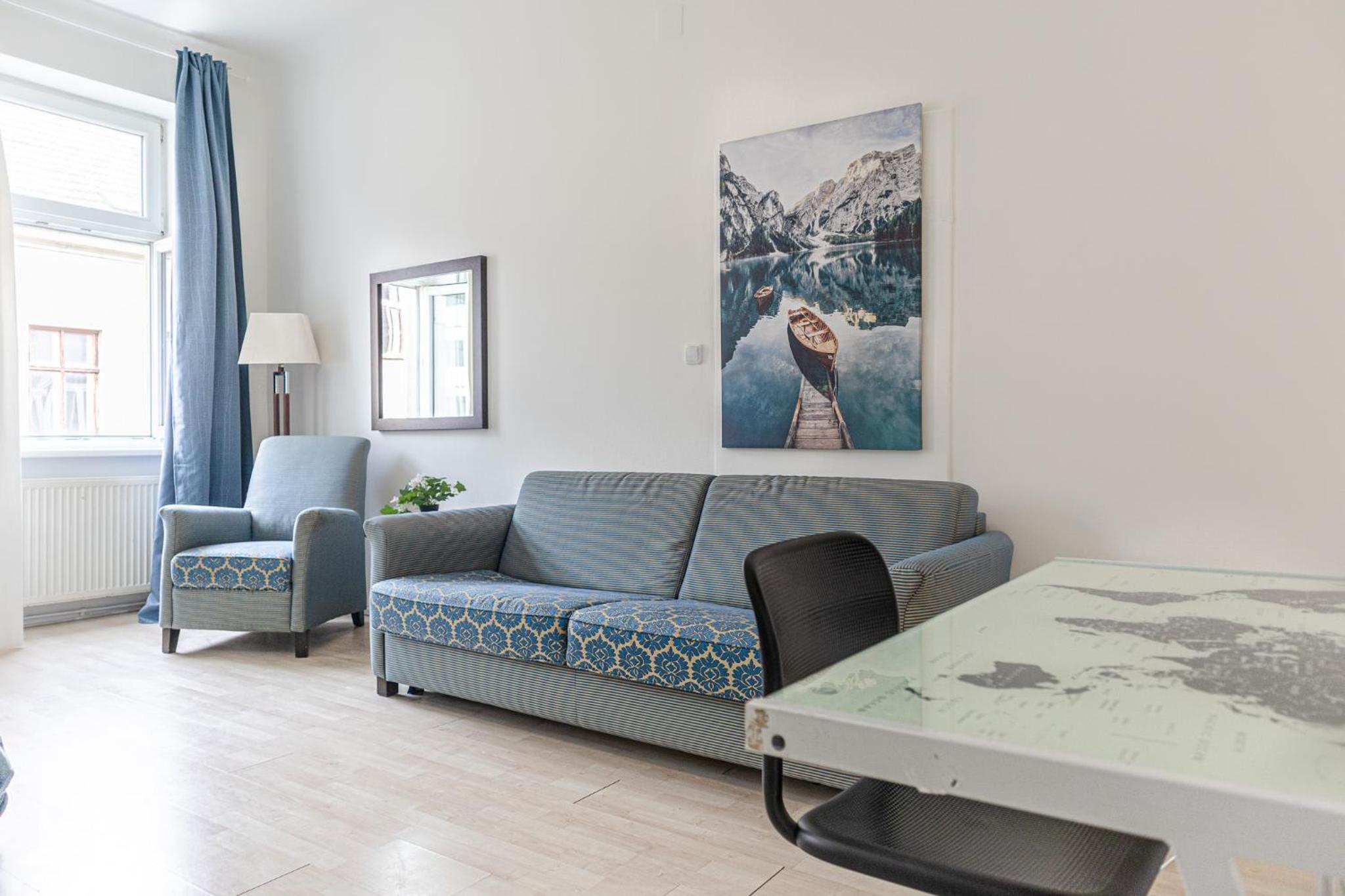 Inviting 2BR shared Apt - centrally located