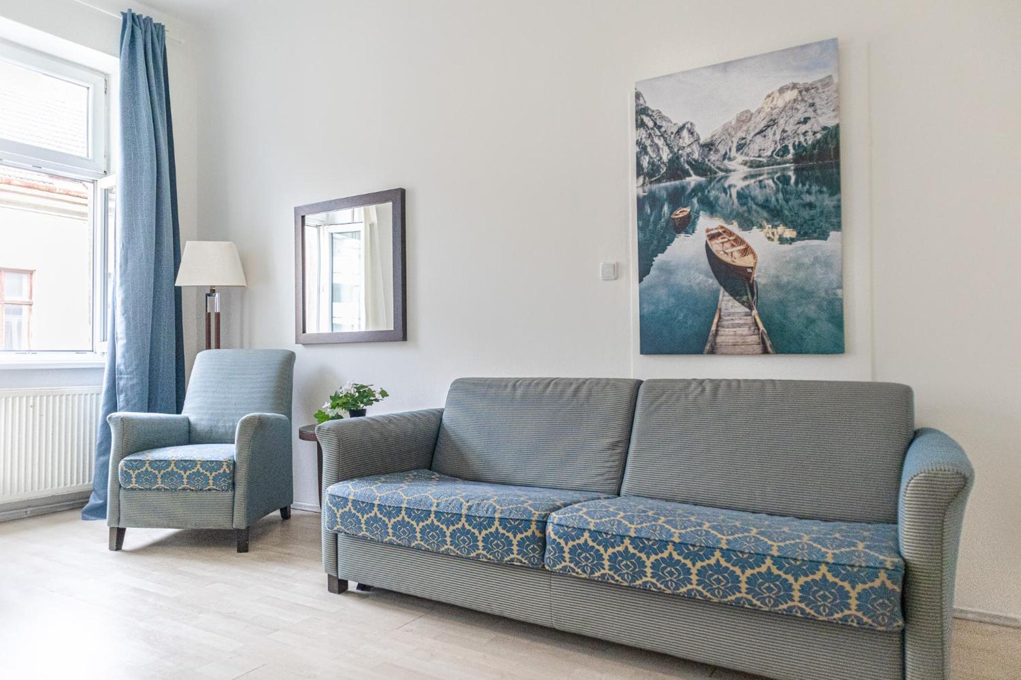 Inviting 2BR shared Apt - centrally located