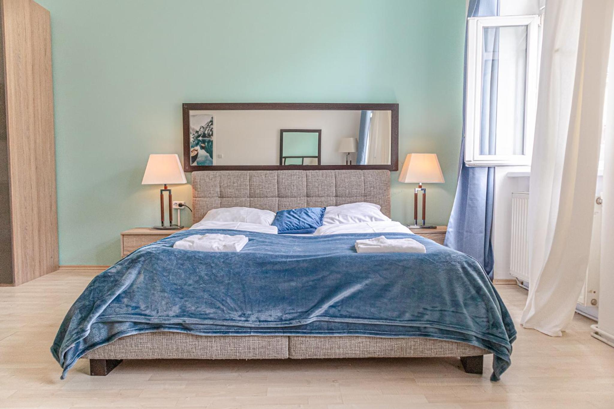 Inviting 2BR shared Apt - centrally located