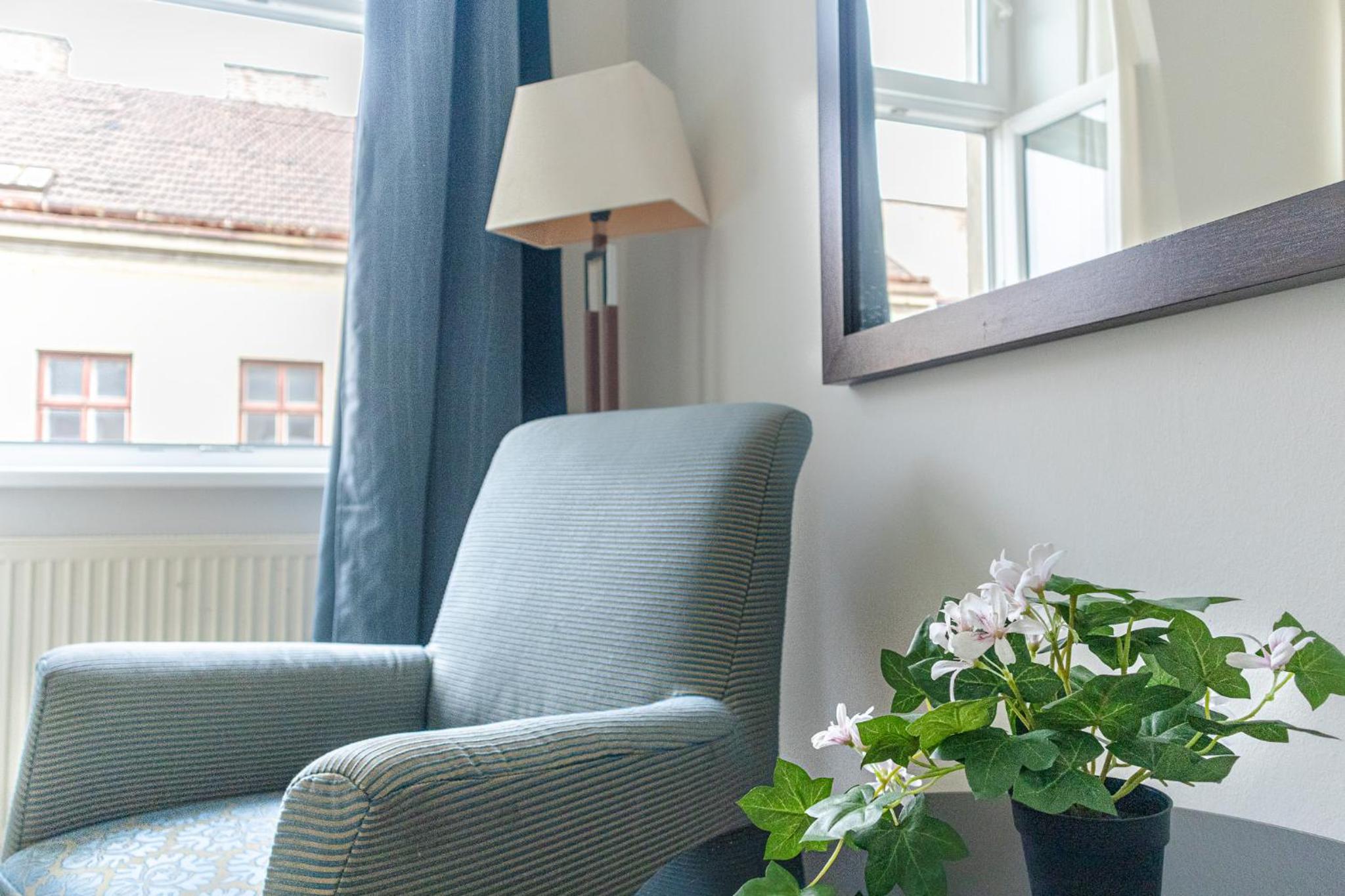 Inviting 2BR shared Apt - centrally located