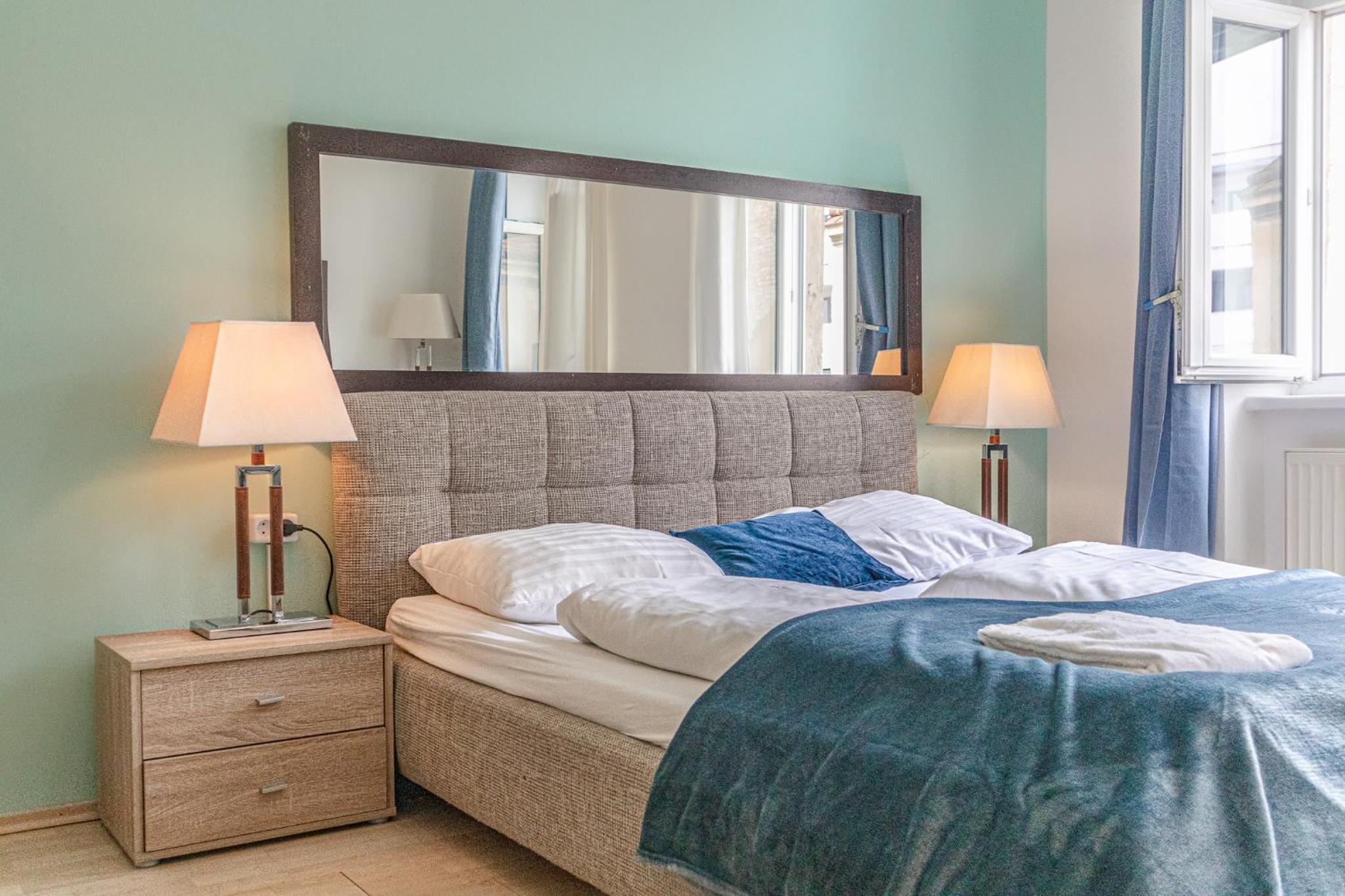 Inviting 2BR shared Apt - centrally located