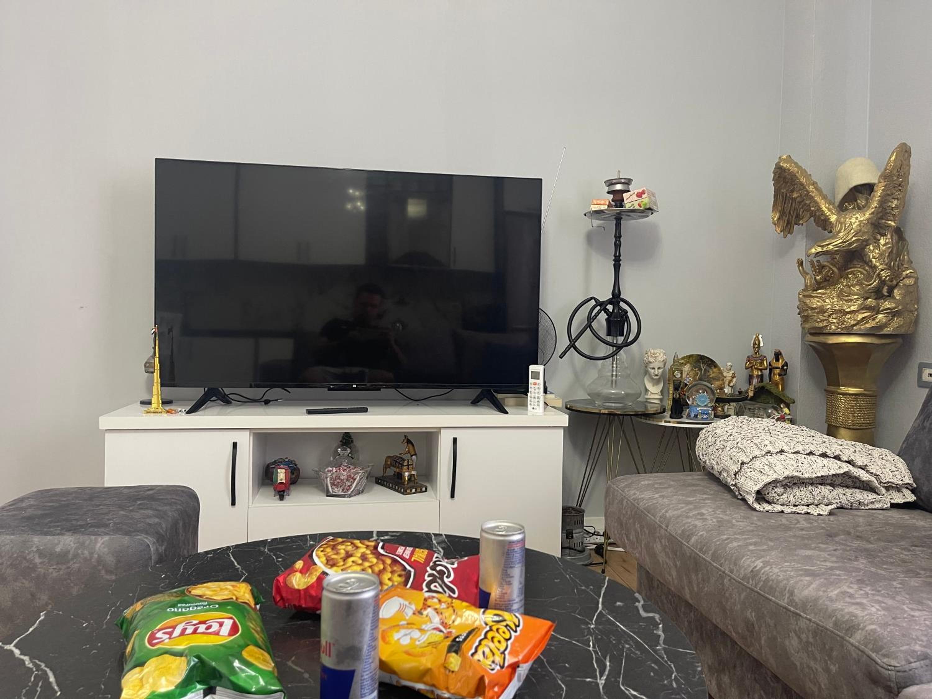 LuxuryApt/KingBed/Bathtub/HomeOffice/53inchSmartTv