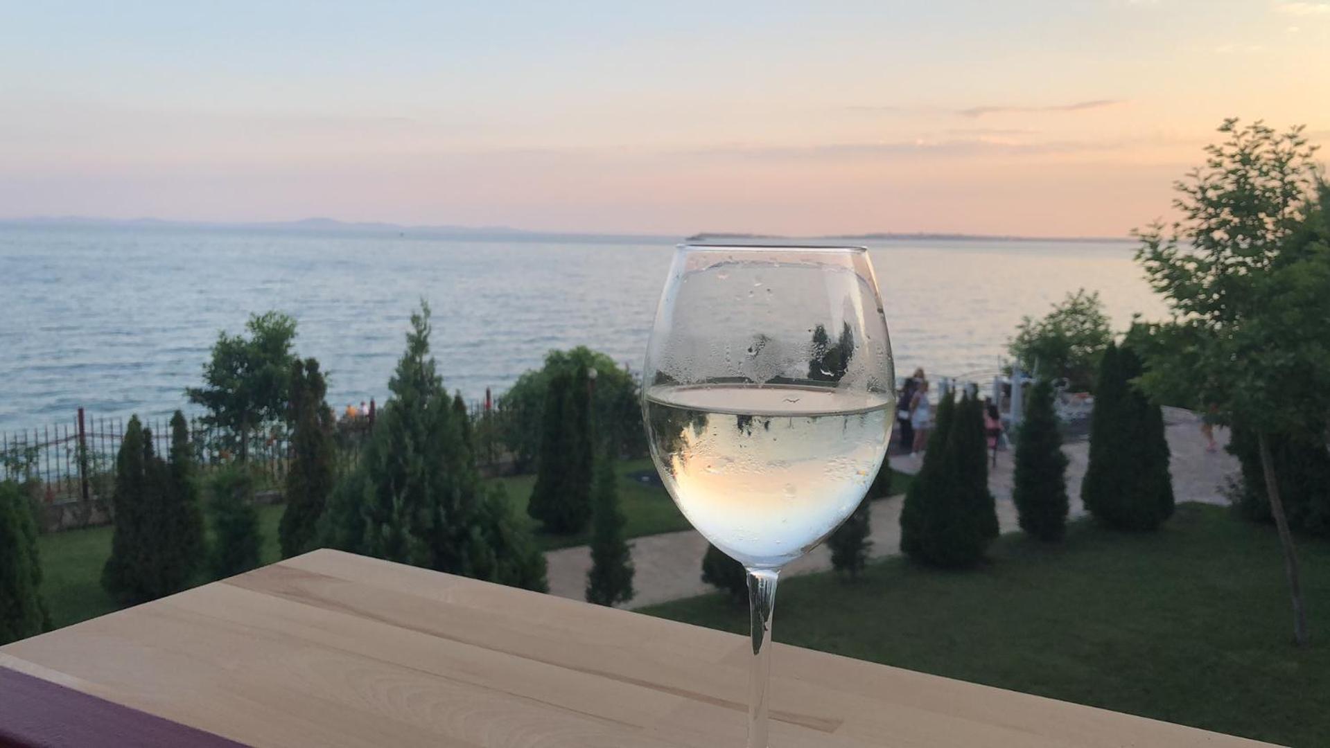 Beautiful apartment right by the sea, Sveti Vlas