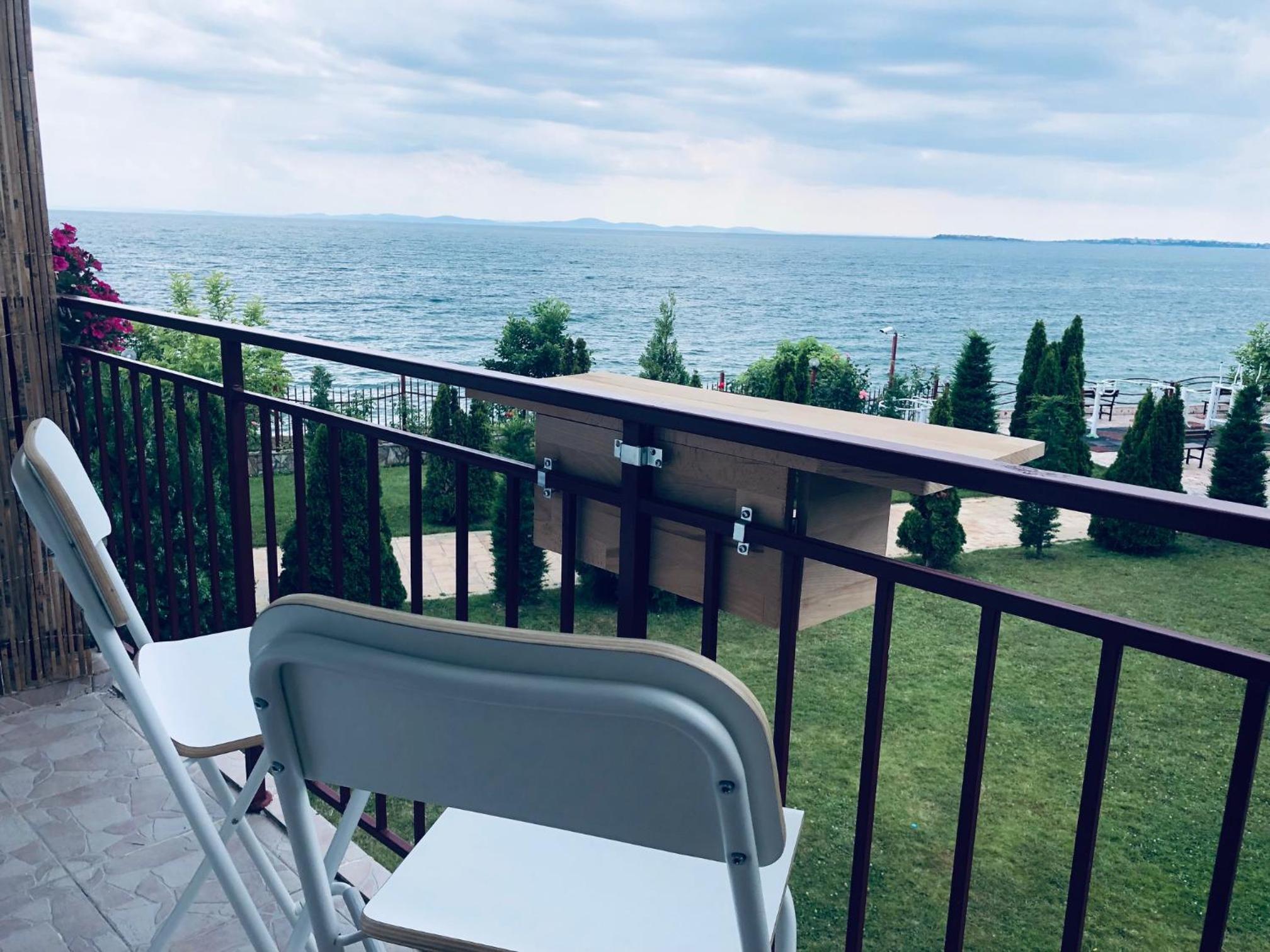 Beautiful apartment right by the sea, Sveti Vlas