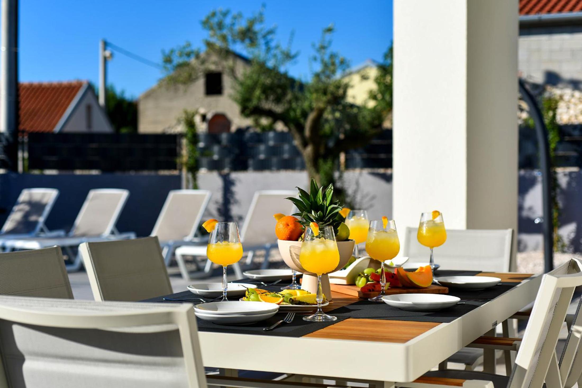 Villa Nostro Porto with pool view 4