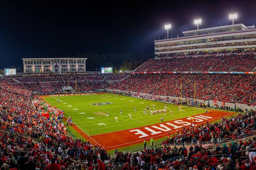 Large groups l NC State l PNC Arena l Deck w/grill - Property Image 11