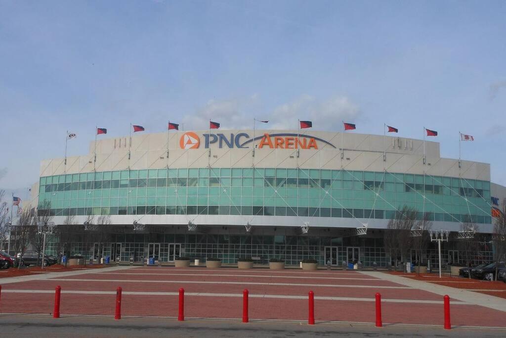 Large groups l NC State l PNC Arena l Deck w/grill - Property Image 35